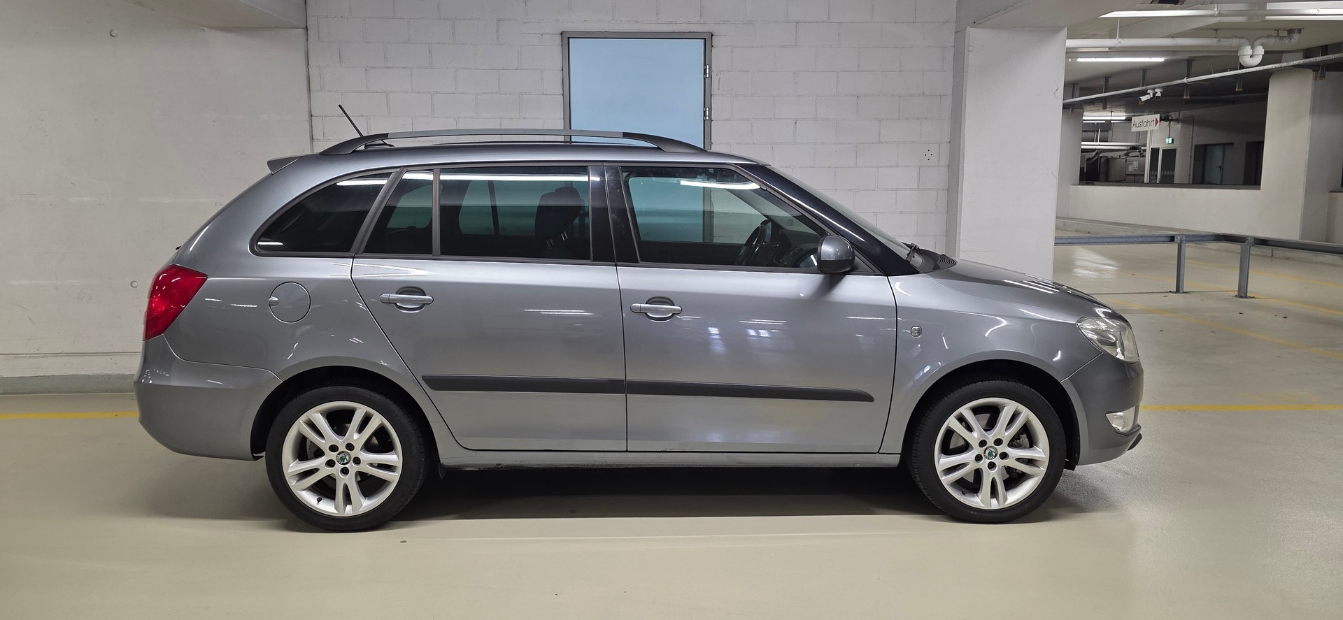SKODA Fabia 1.6 TDI Elegance-image-5