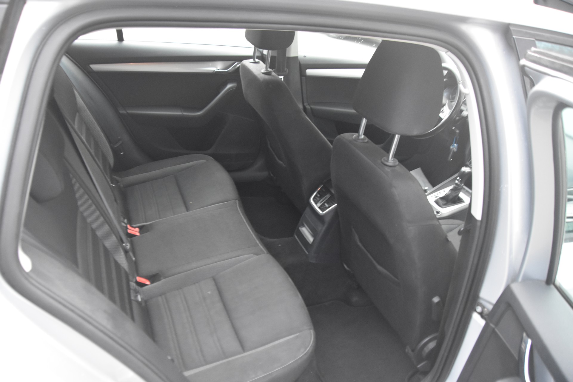 SKODA Octavia Combi 2.0 TDI Ambition DSG-image-11