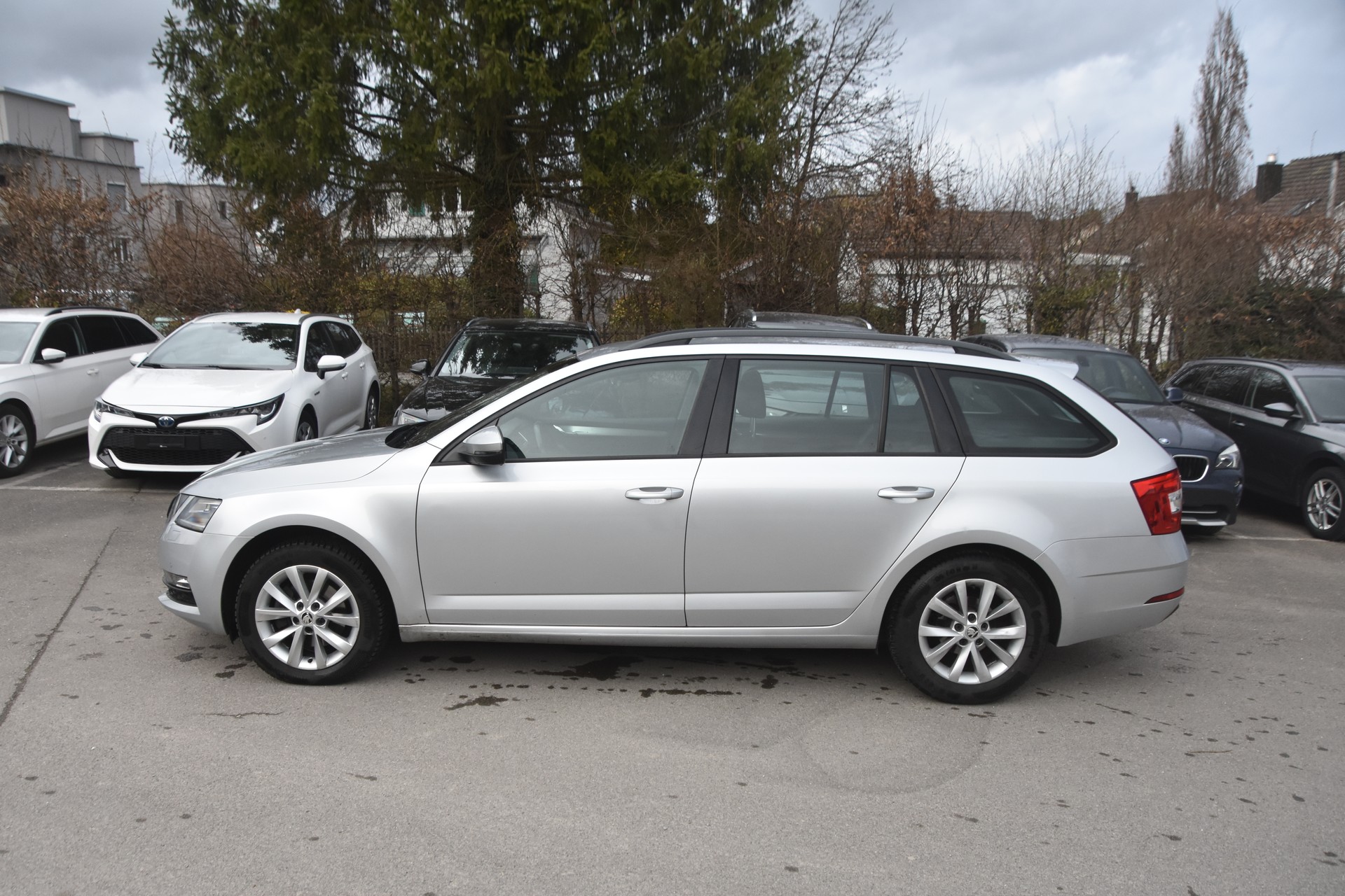 SKODA Octavia Combi 2.0 TDI Ambition DSG-image-7