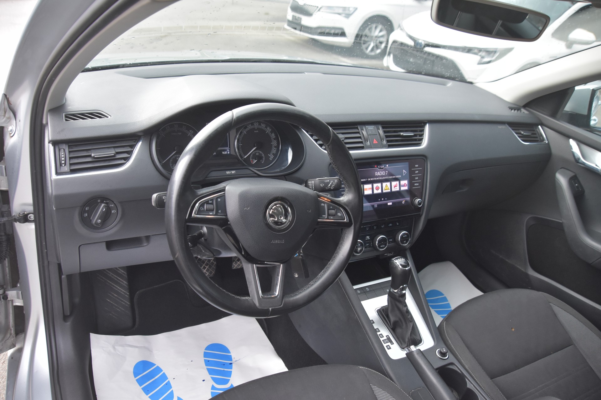 SKODA Octavia Combi 2.0 TDI Ambition DSG-image-8