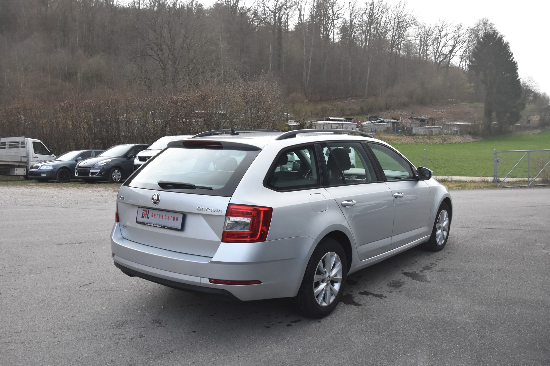 SKODA Octavia Combi 2.0 TDI Ambition DSG-image-4