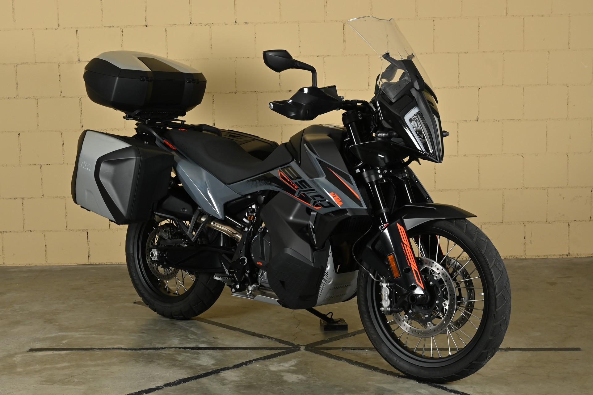 KTM 890 Adventure L-image-1