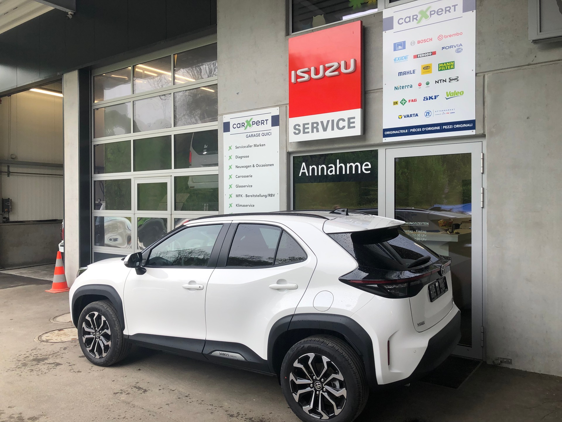 TOYOTA Yaris Cross 1.5 Sport Edition AWDi e-CVT-image-2
