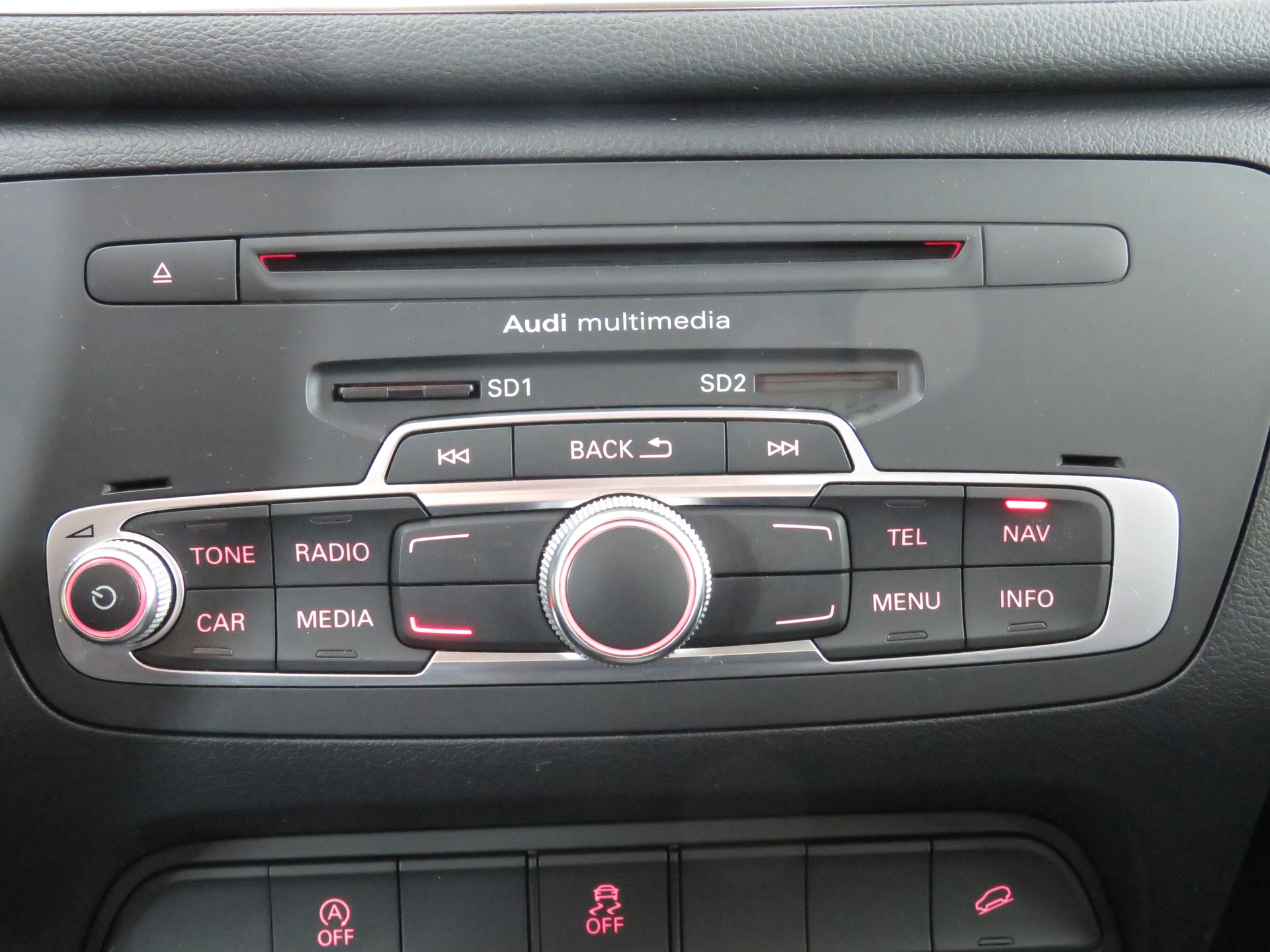 AUDI Q3 2.0 TDI Quattro S-tronic (Automat)-image-17