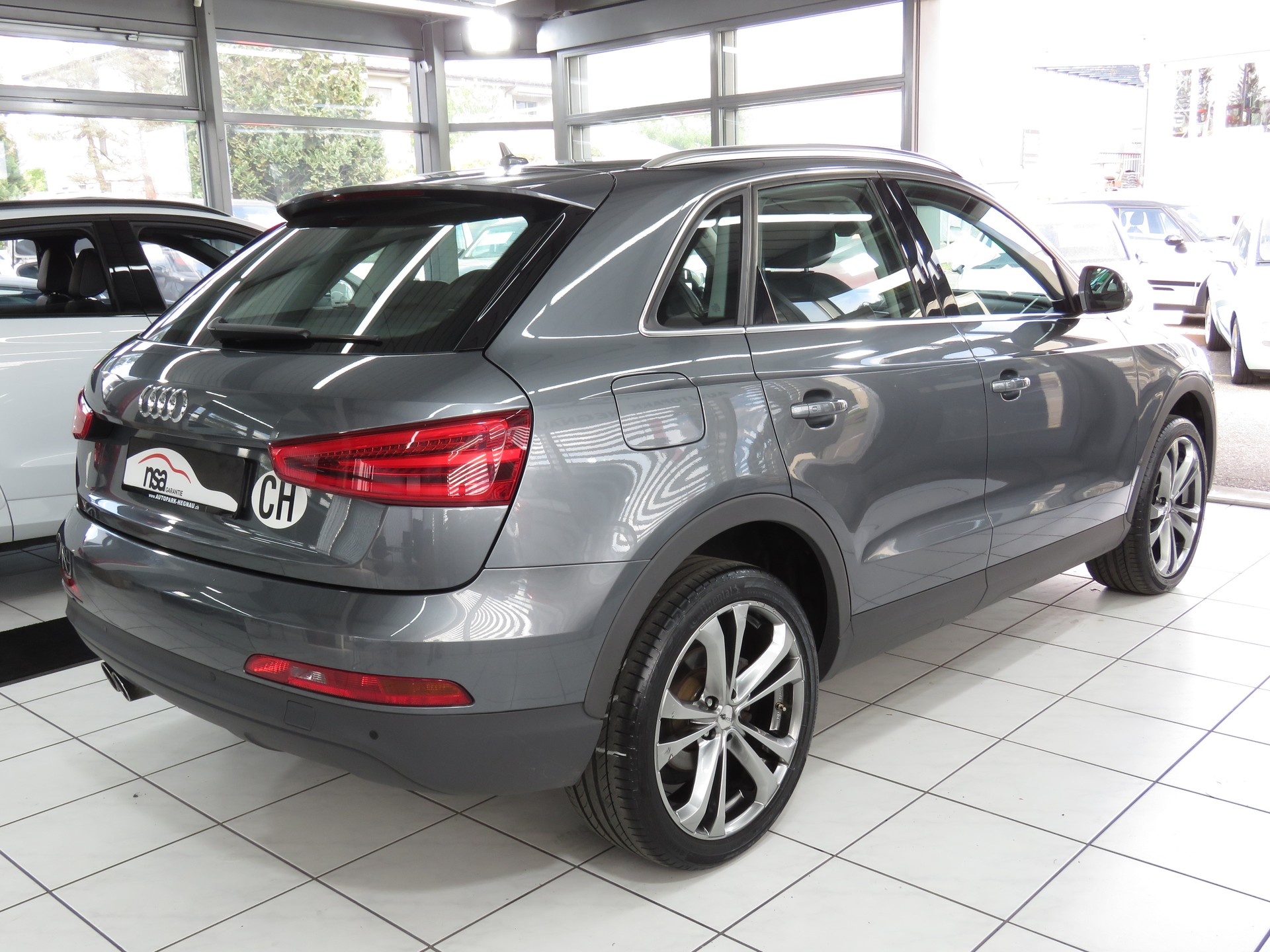 AUDI Q3 2.0 TDI Quattro S-tronic (Automat)-showroom-element-3