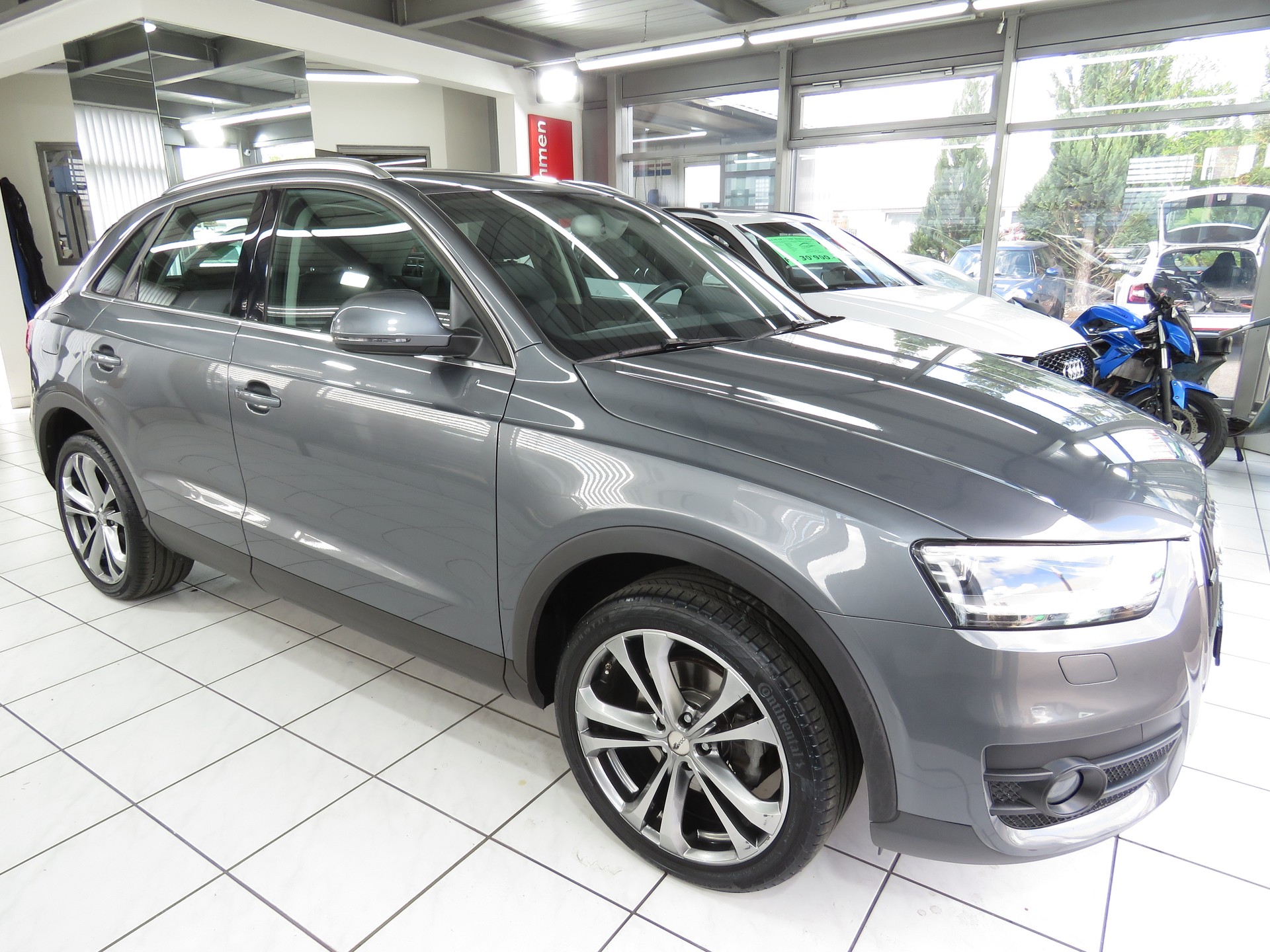 AUDI Q3 2.0 TDI Quattro S-tronic (Automat)-showroom-element-2