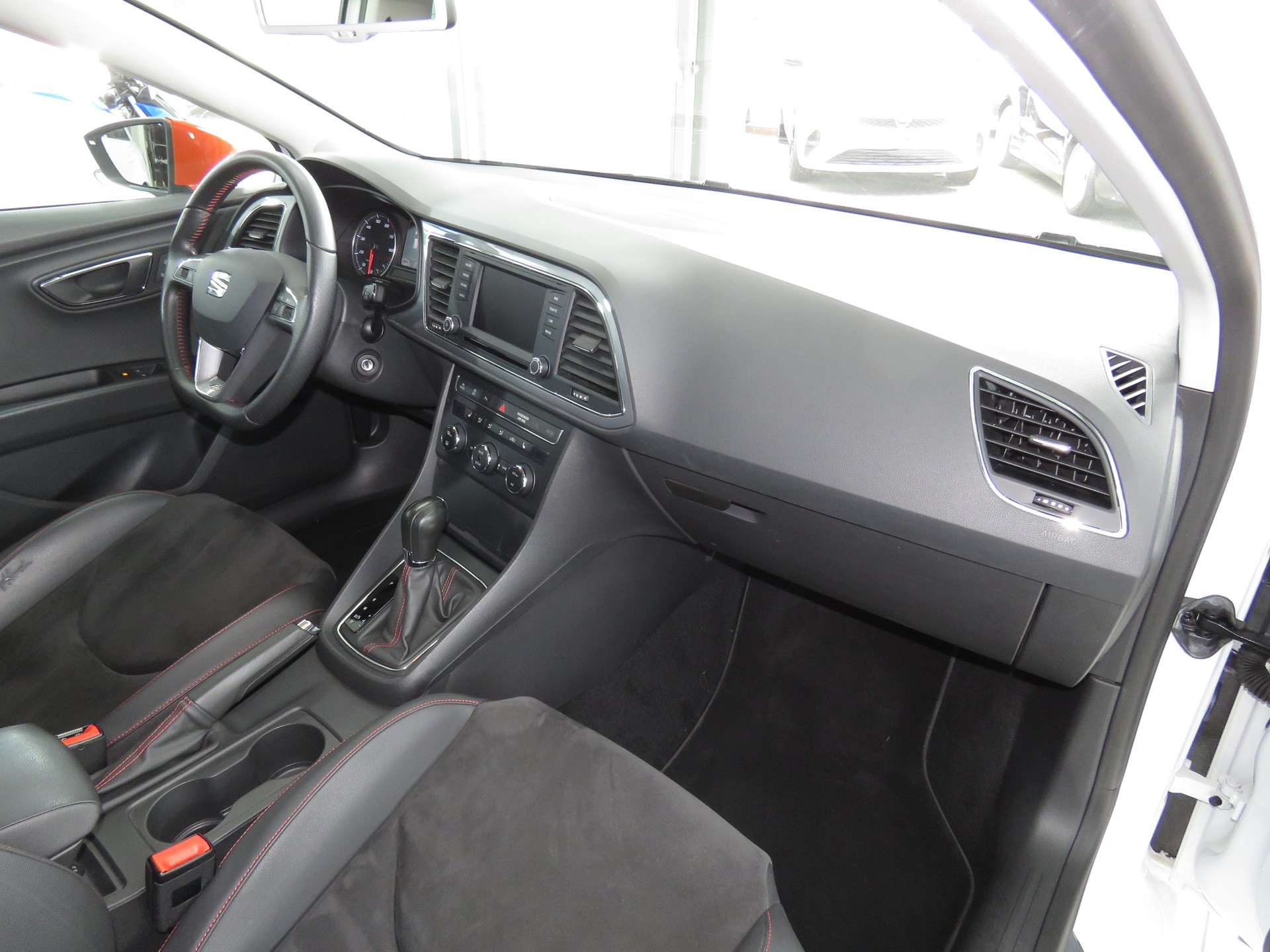 SEAT Leon 1.8 TSI FR DSG-image-12