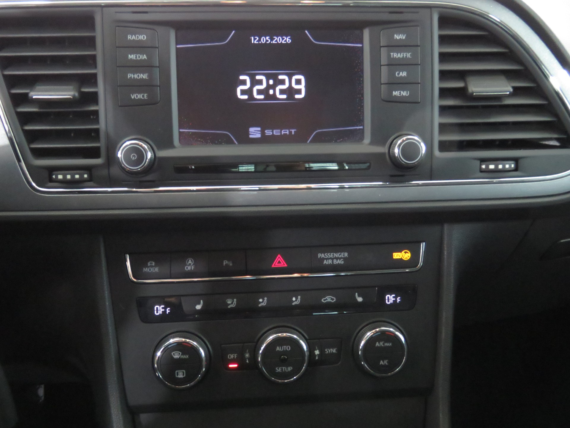 SEAT Leon 1.8 TSI FR DSG-image-17