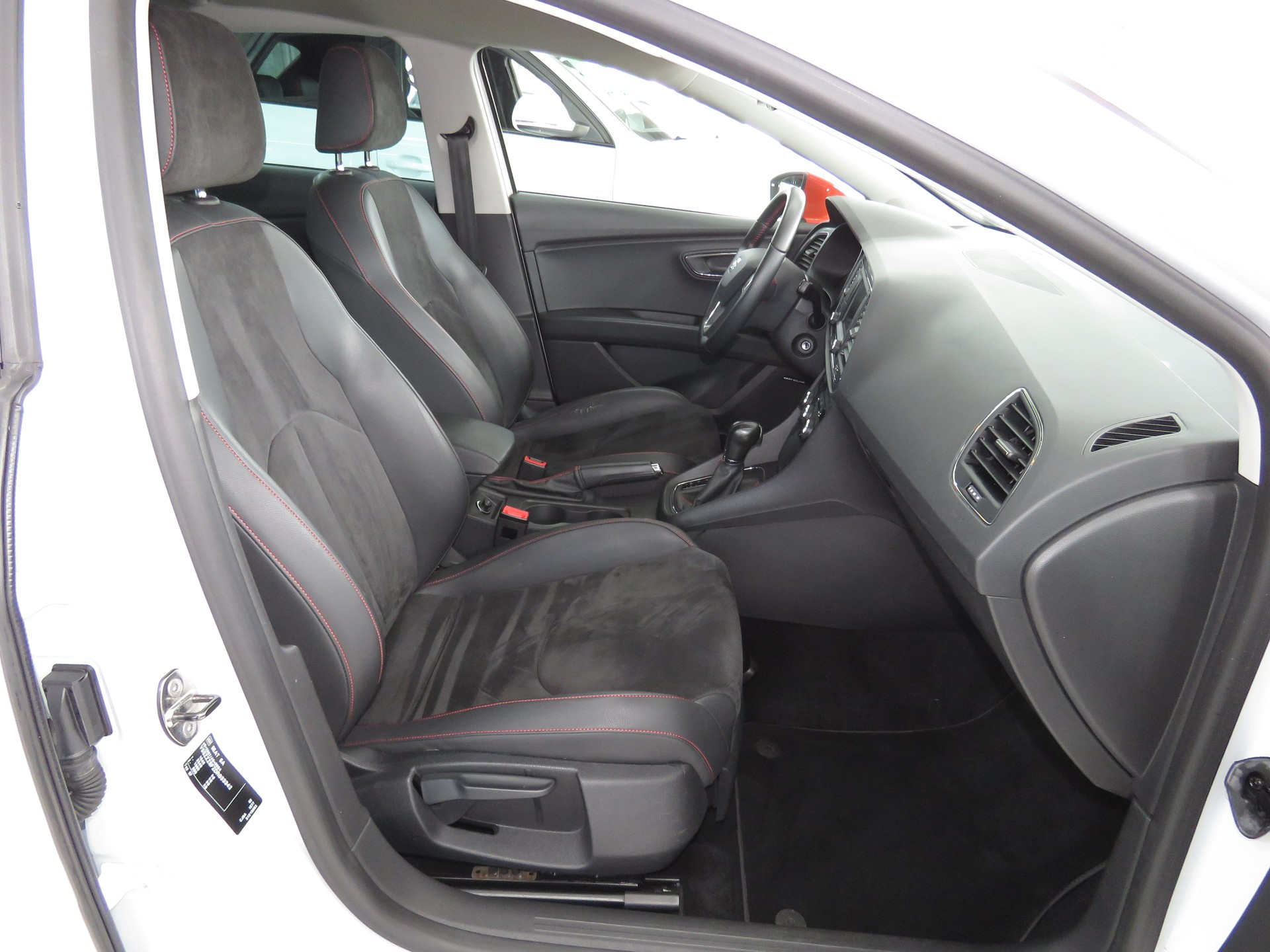 SEAT Leon 1.8 TSI FR DSG-image-13