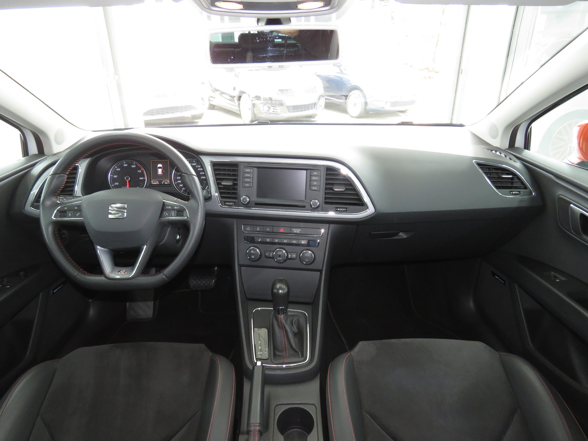 SEAT Leon 1.8 TSI FR DSG-image-15