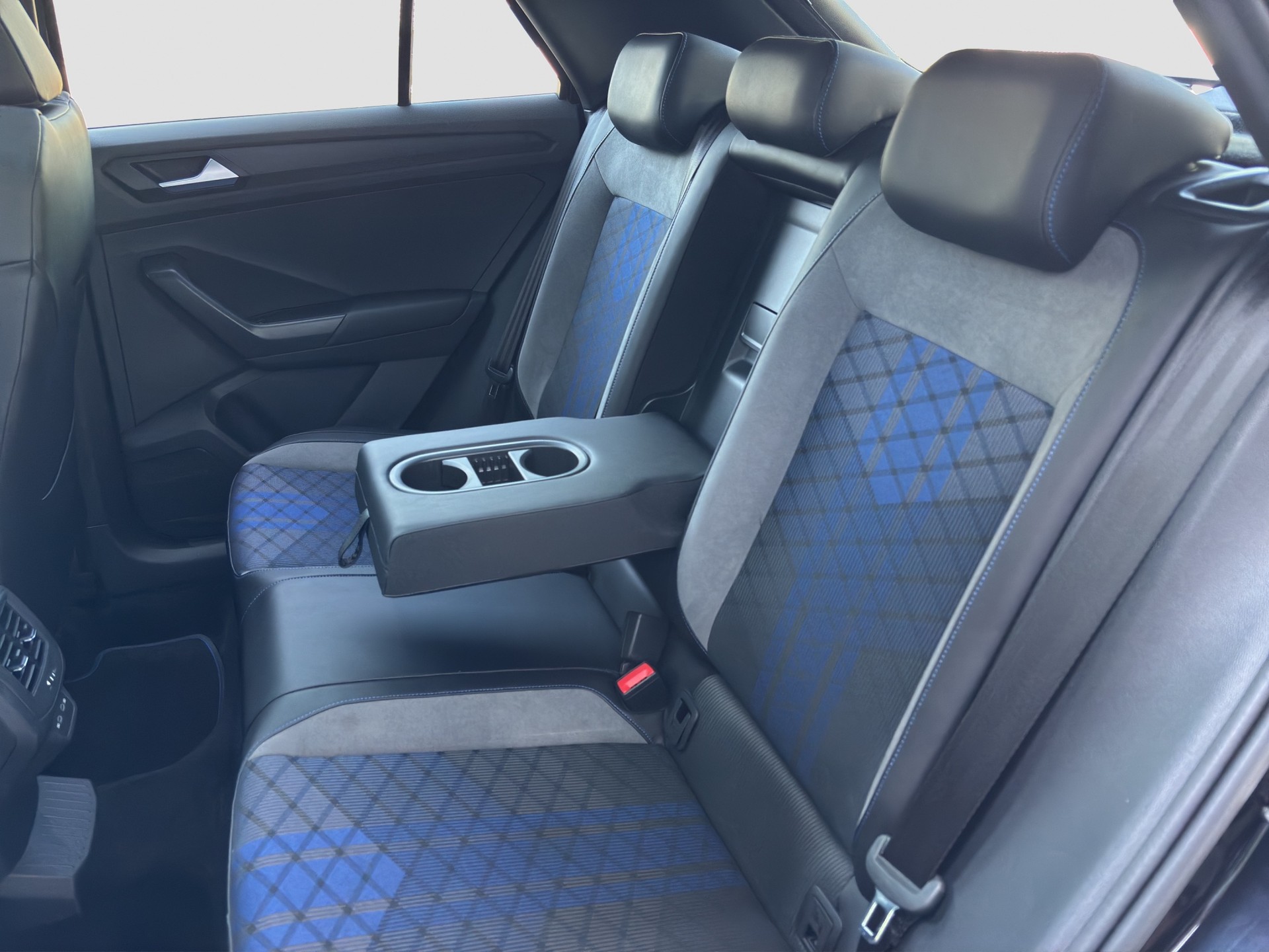 VW T-Roc 2.0 TSI R DSG 4Motion-image-18