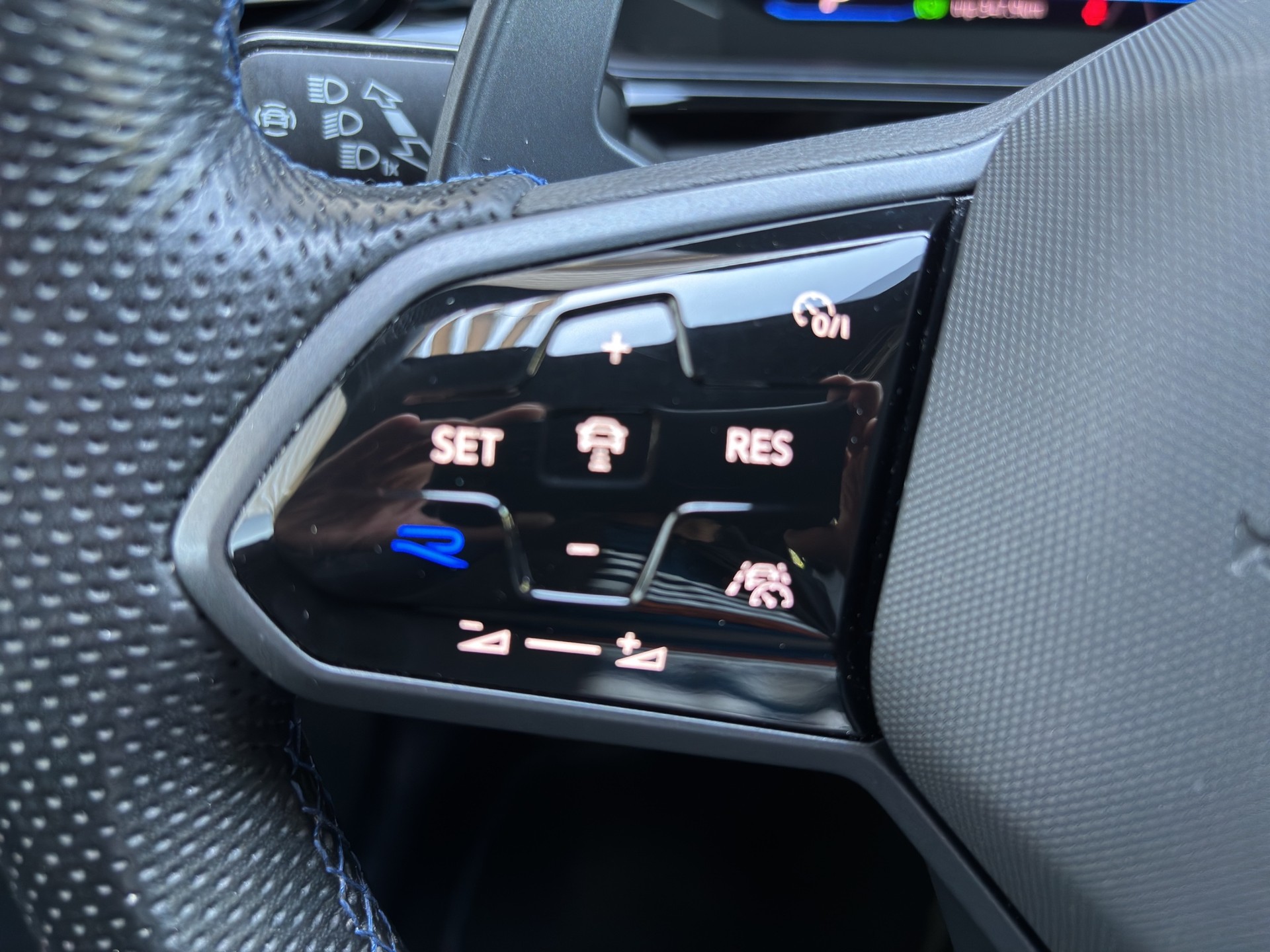 VW T-Roc 2.0 TSI R DSG 4Motion-image-10