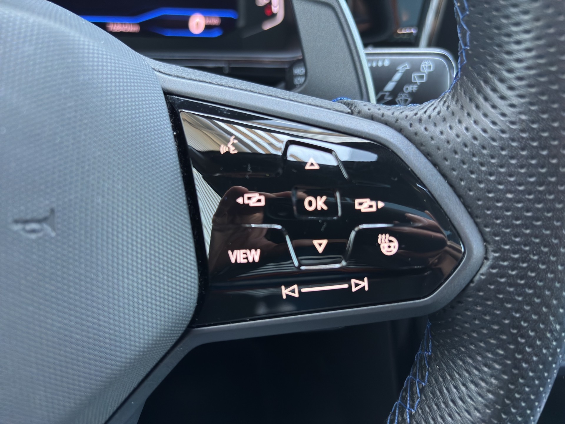 VW T-Roc 2.0 TSI R DSG 4Motion-image-9