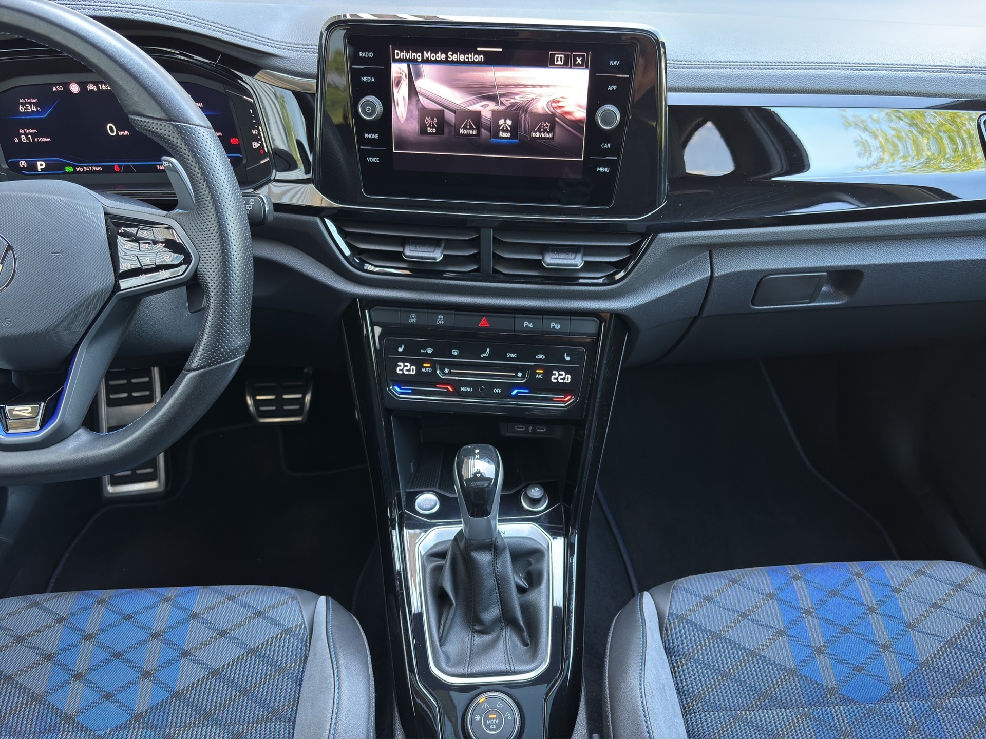 VW T-Roc 2.0 TSI R DSG 4Motion-image-6