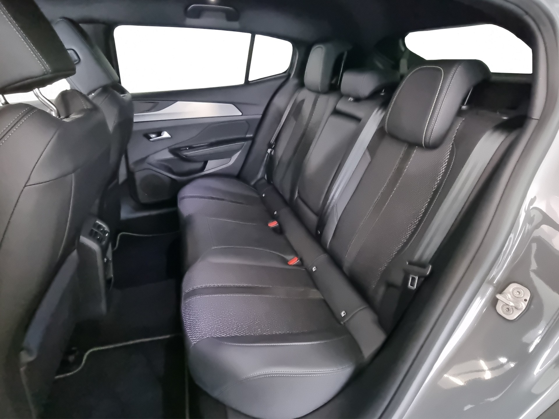 PEUGEOT 408 1.6 PHEV 225 GT-image-6
