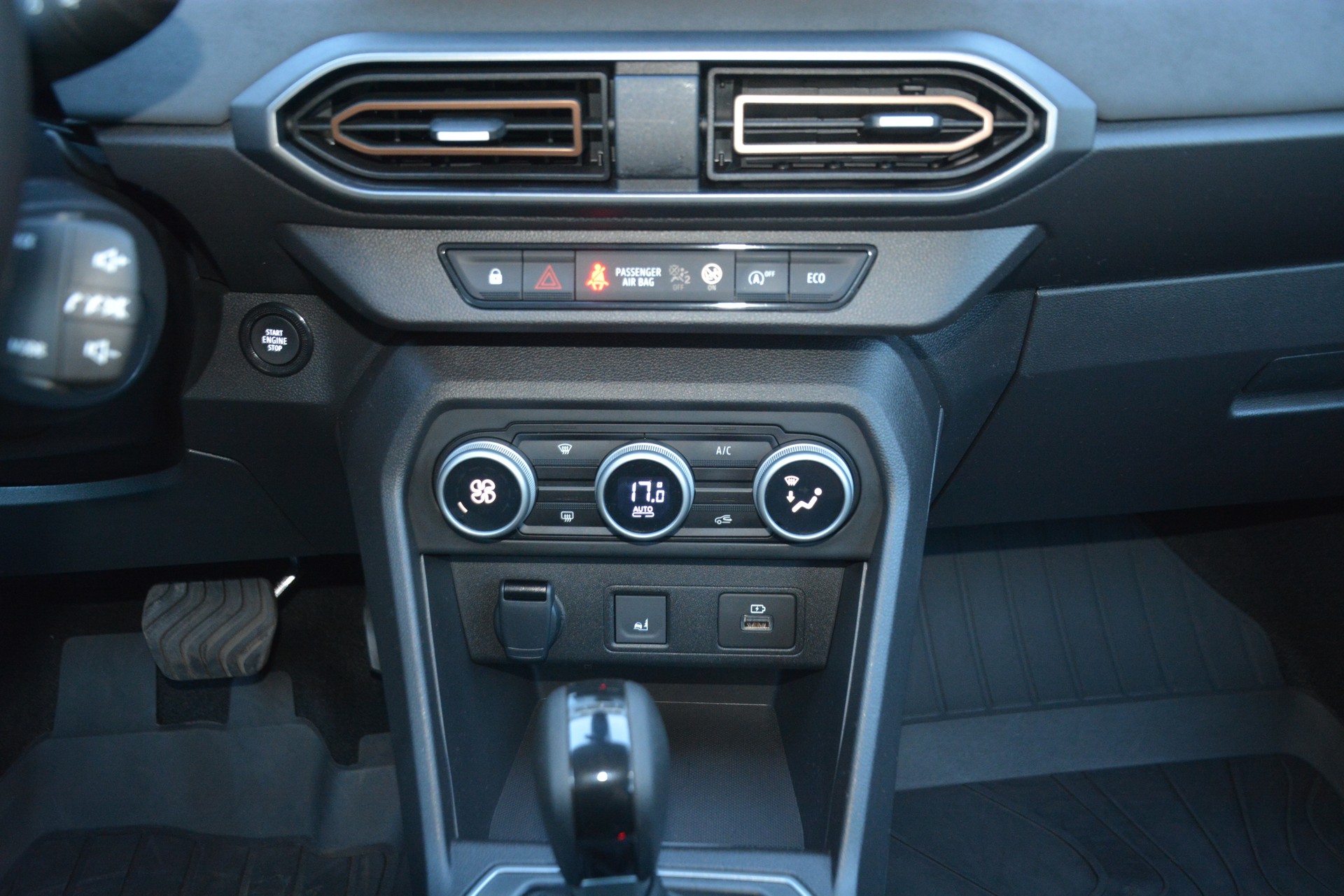 DACIA Sandero Stepway TCe 90 Extreme CVT-image-11