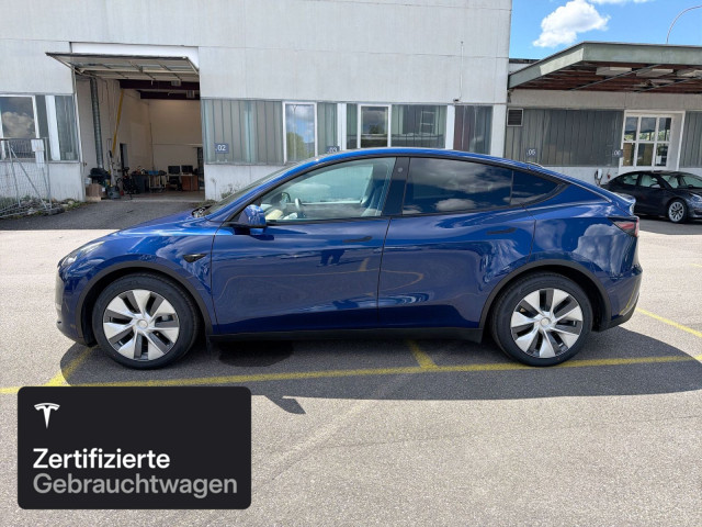 TESLA Model Y Long Range AWD-showroom-element-3