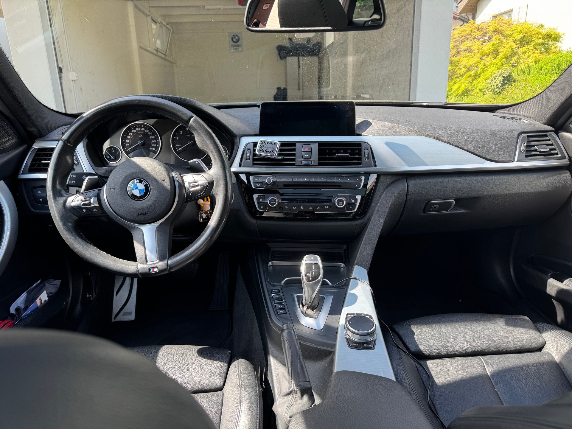 BMW 340i xDrive-image-1