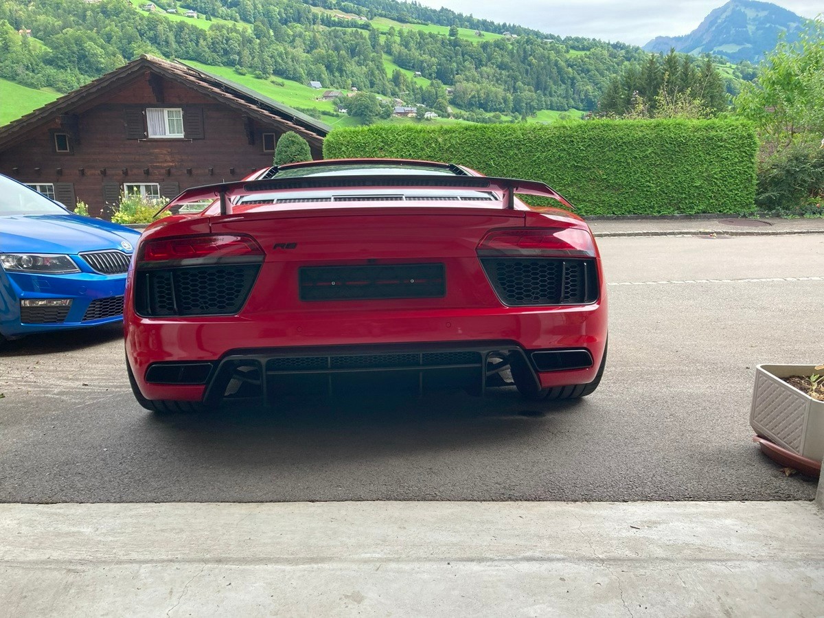 AUDI 5.2 FSI V10 plus quattro S-Tronic-image-2