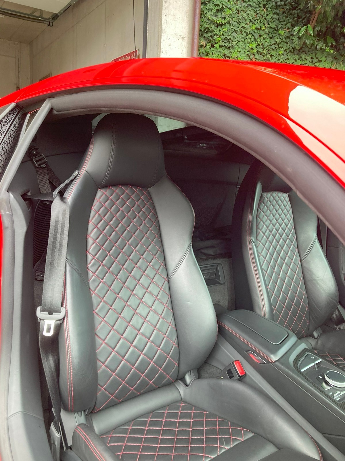 AUDI 5.2 FSI V10 plus quattro S-Tronic-image-7