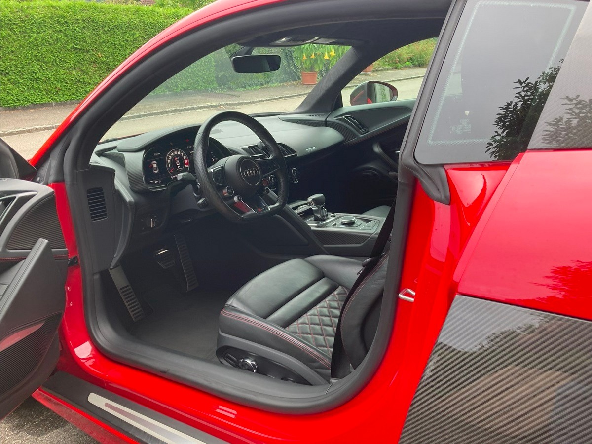 AUDI 5.2 FSI V10 plus quattro S-Tronic-image-3