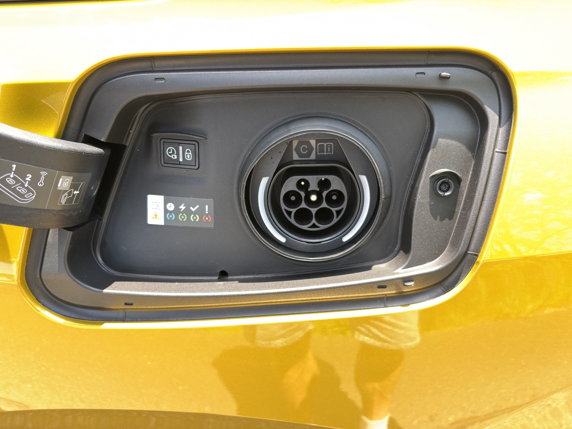 OPEL Astra 1.6 PHEV Turbo Swiss Plus A-image-24