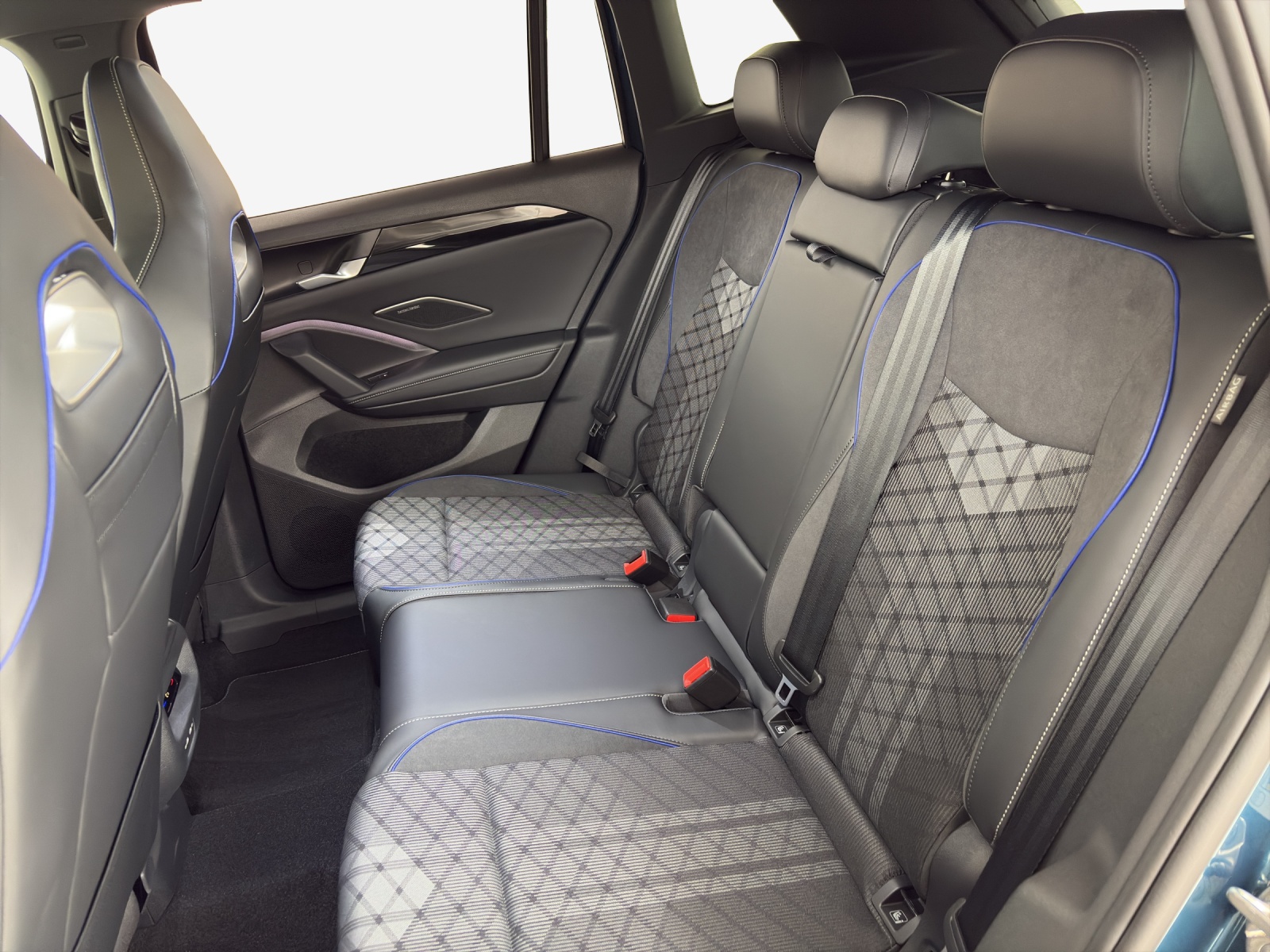 VW Tiguan 1.5 TSI evo2 eHybrid R-Line DSG-image-11