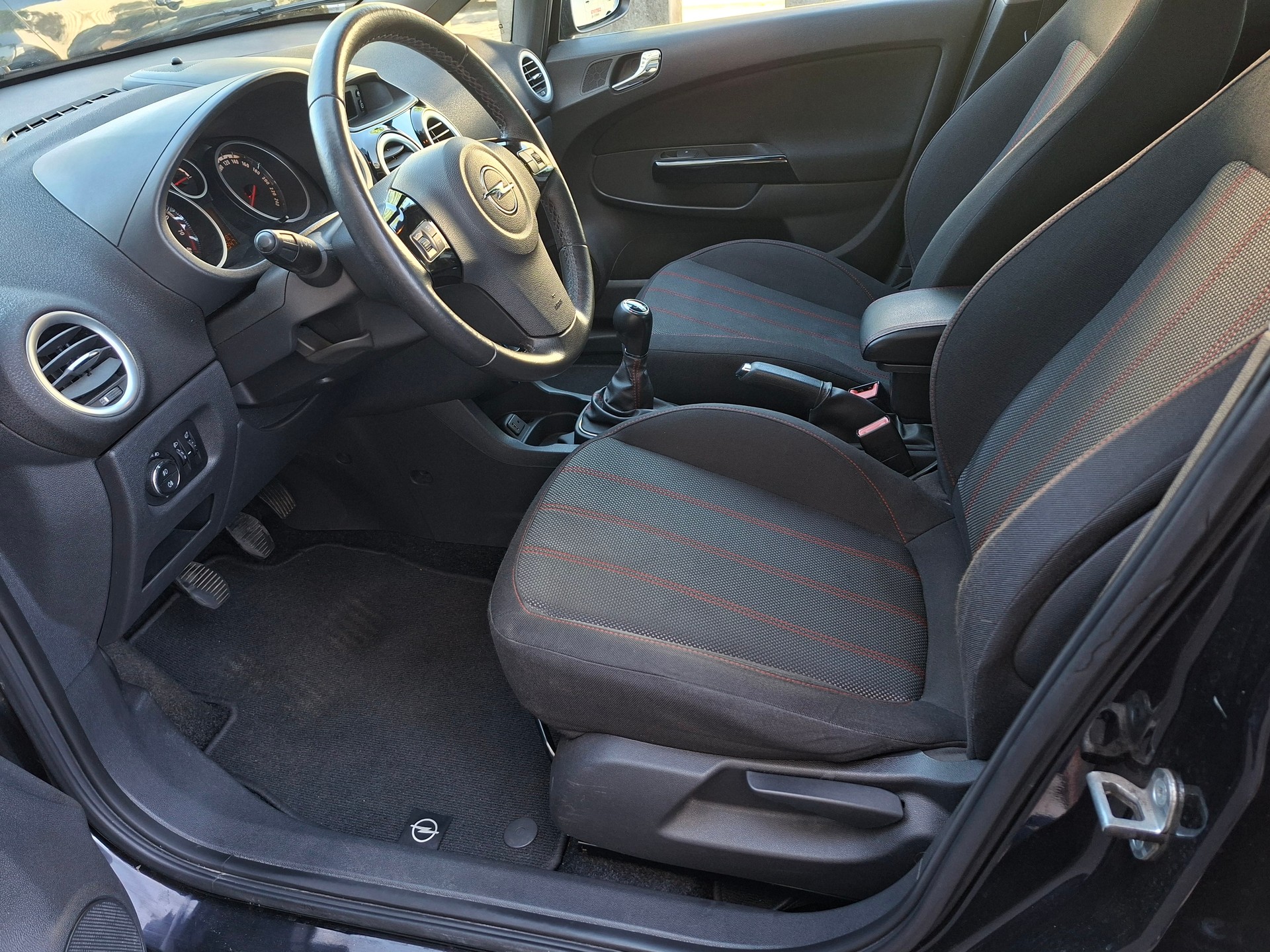 OPEL Corsa 1.6 Turbo Sport GSi-image-6