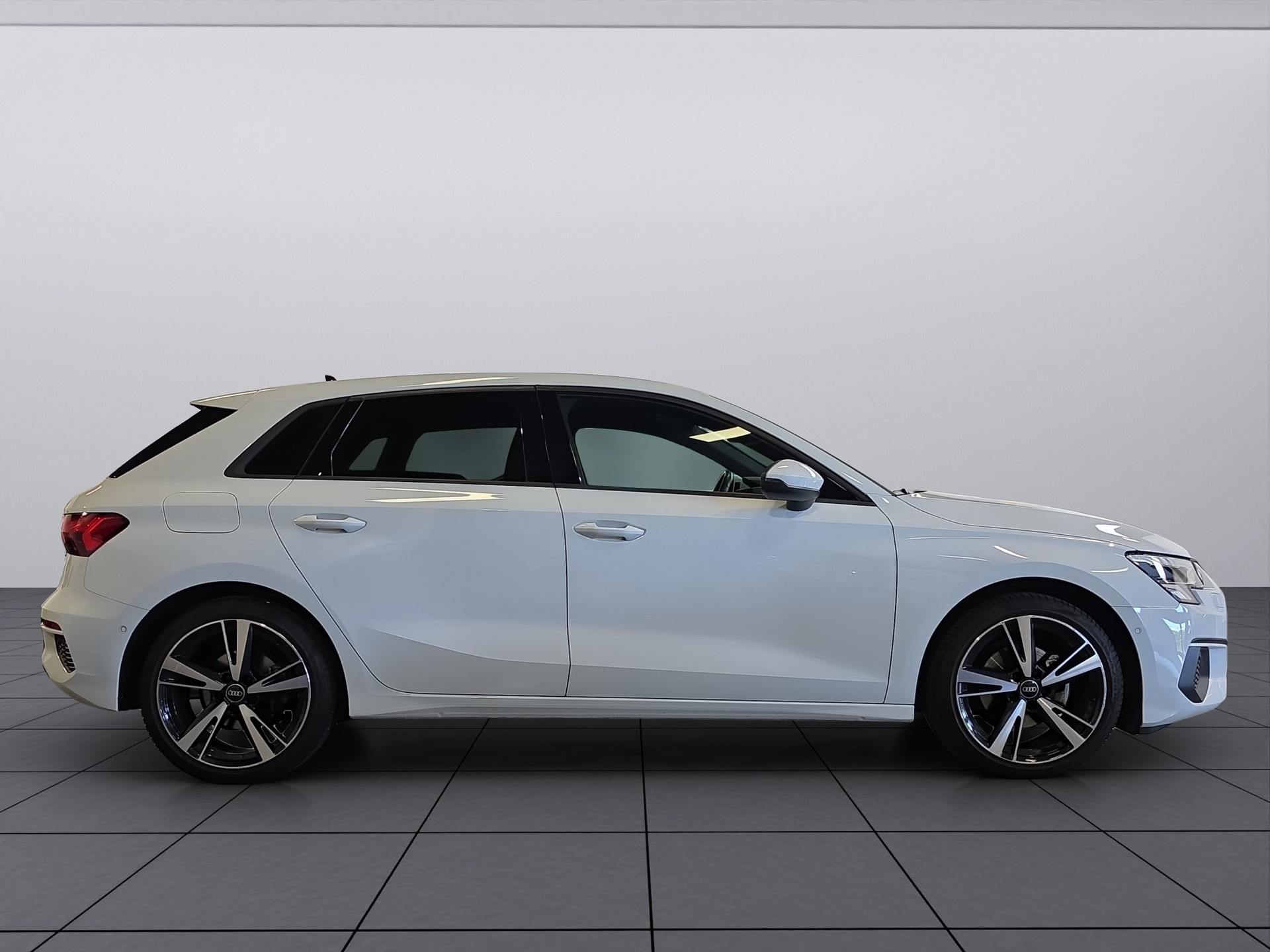 AUDI A3 Sportback 35 TFSI Attraction S-tronic-image-5