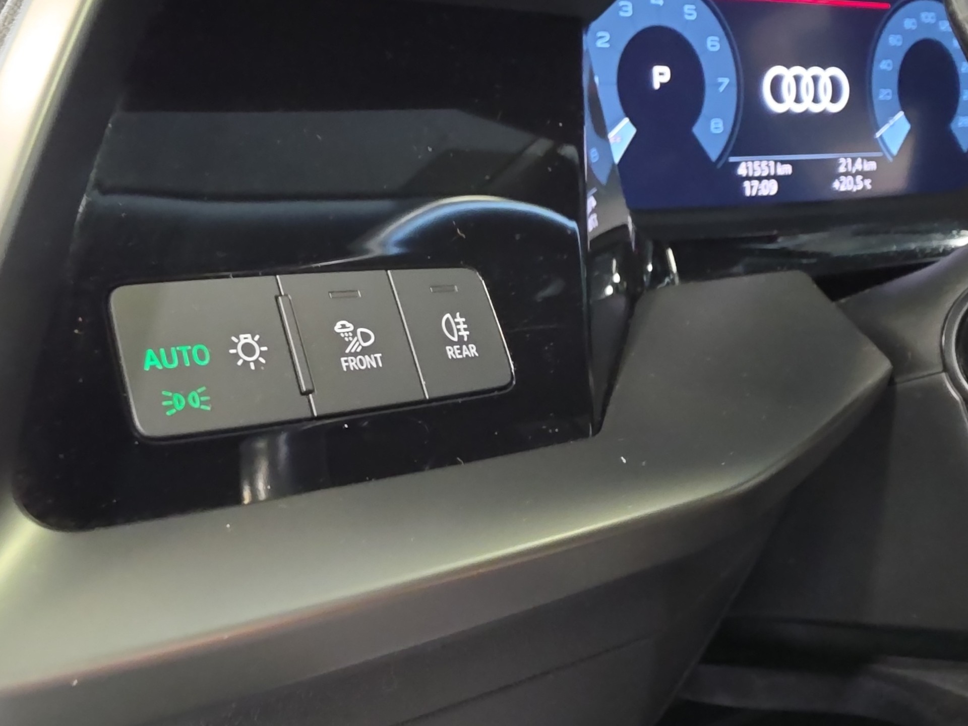 AUDI A3 Sportback 35 TFSI Attraction S-tronic-image-16