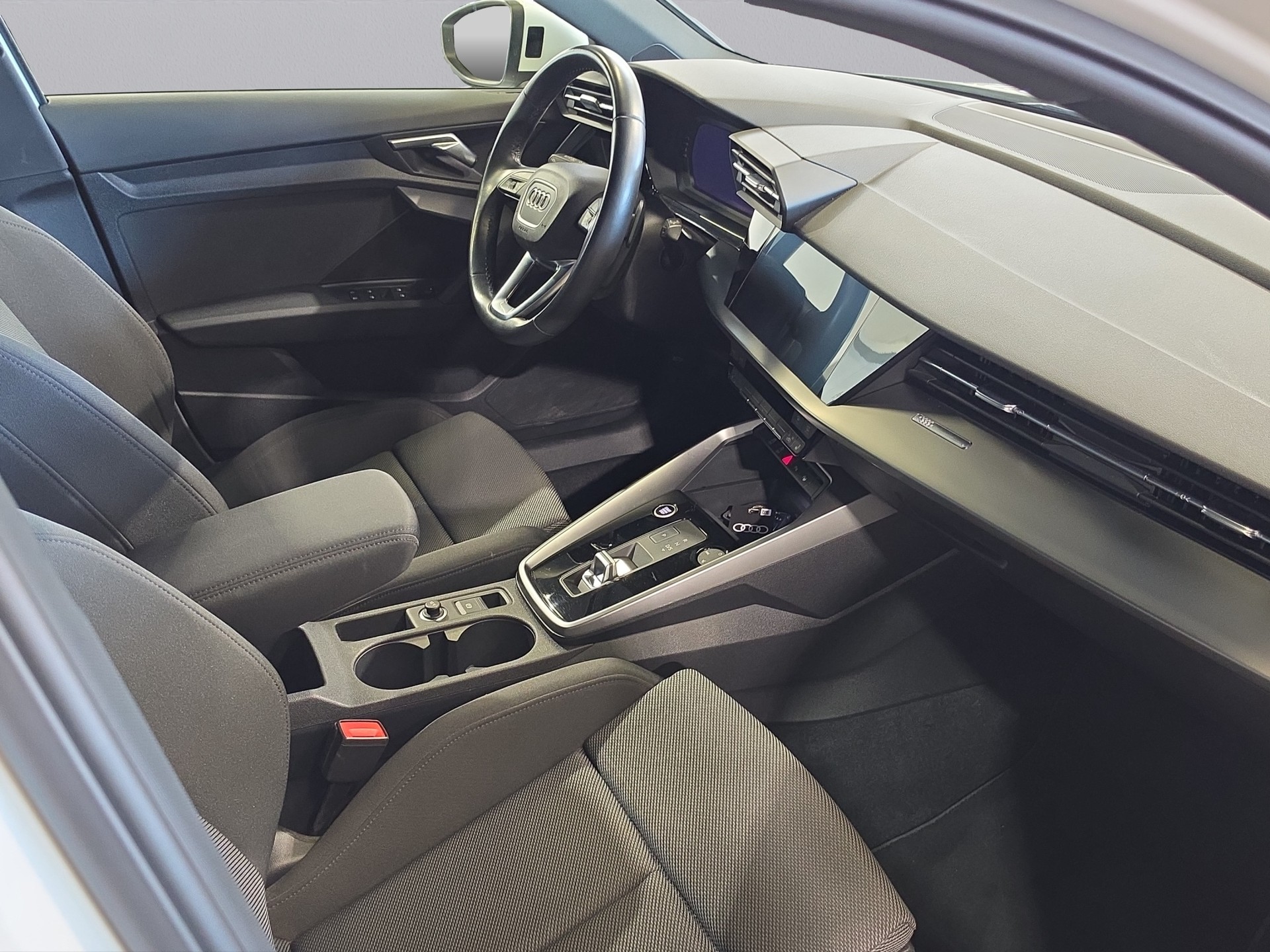 AUDI A3 Sportback 35 TFSI Attraction S-tronic-image-9