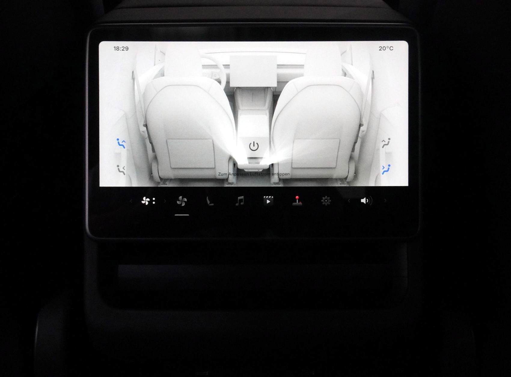 TESLA Model Y Premium AWD-image-23