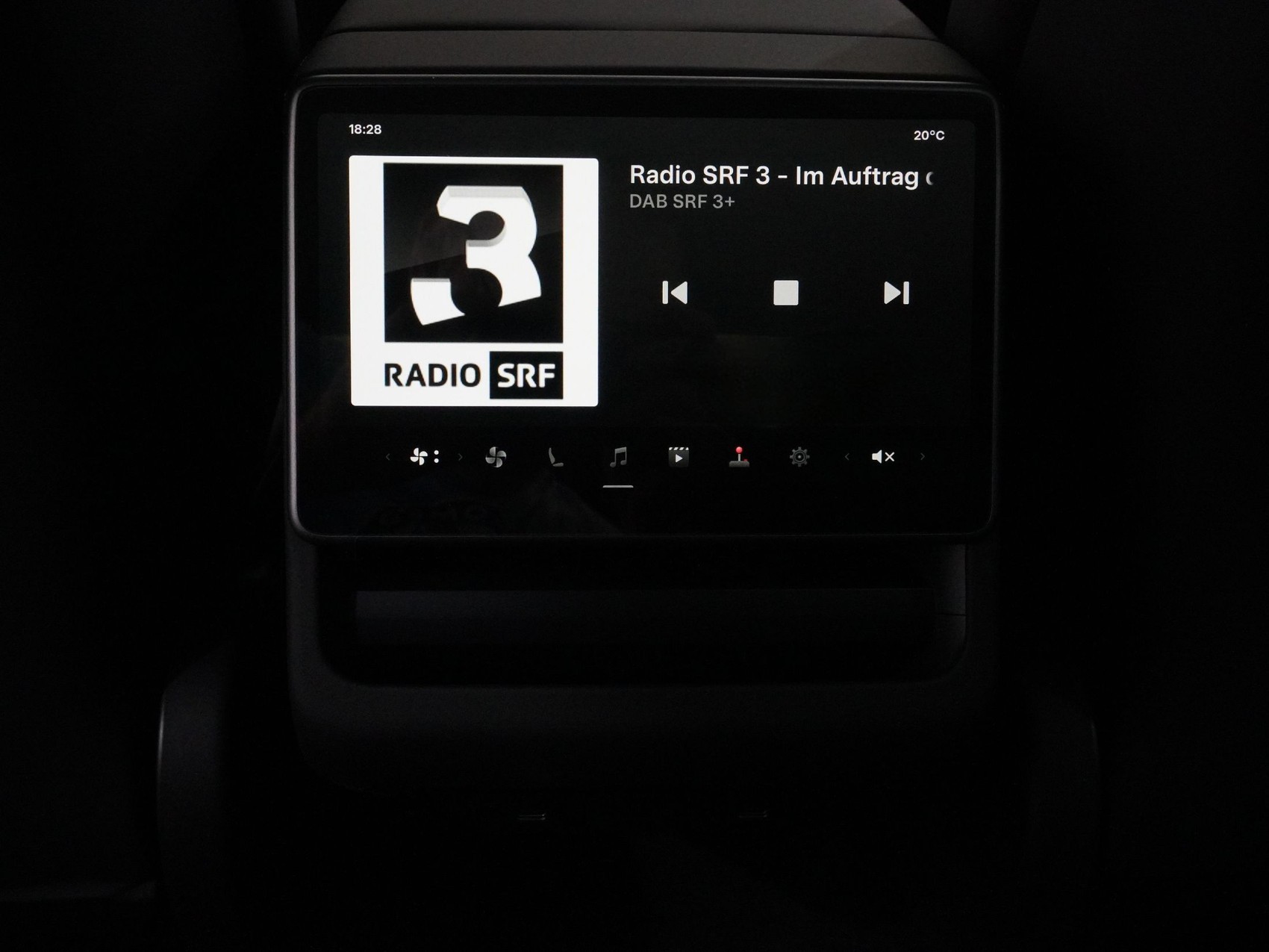TESLA Model Y Premium AWD-image-22
