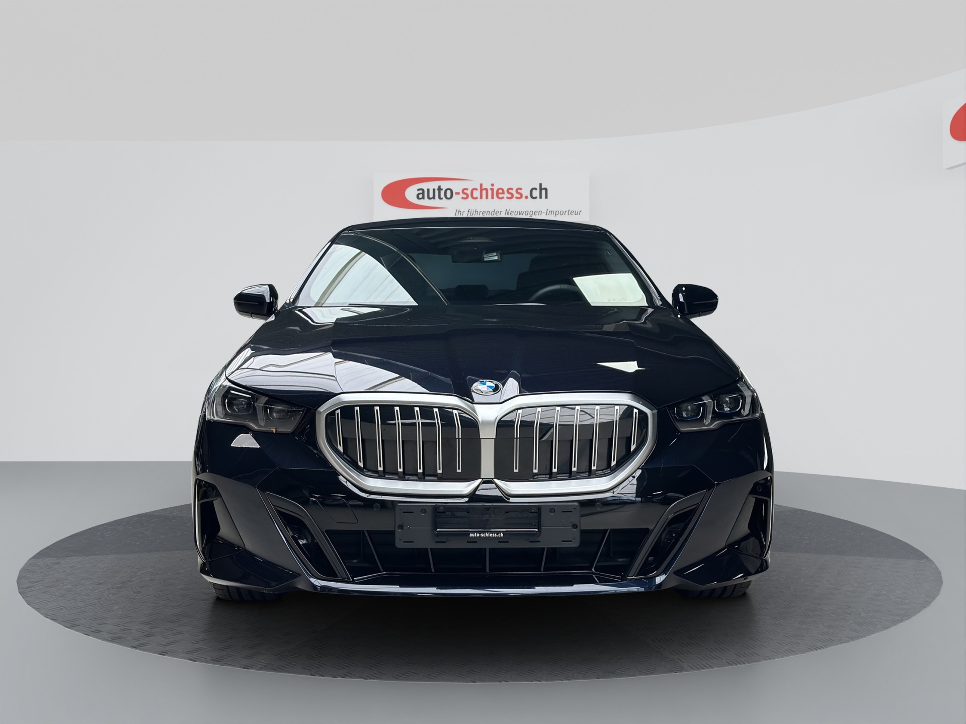 BMW 520i M Sport Steptronic-showroom-element-1