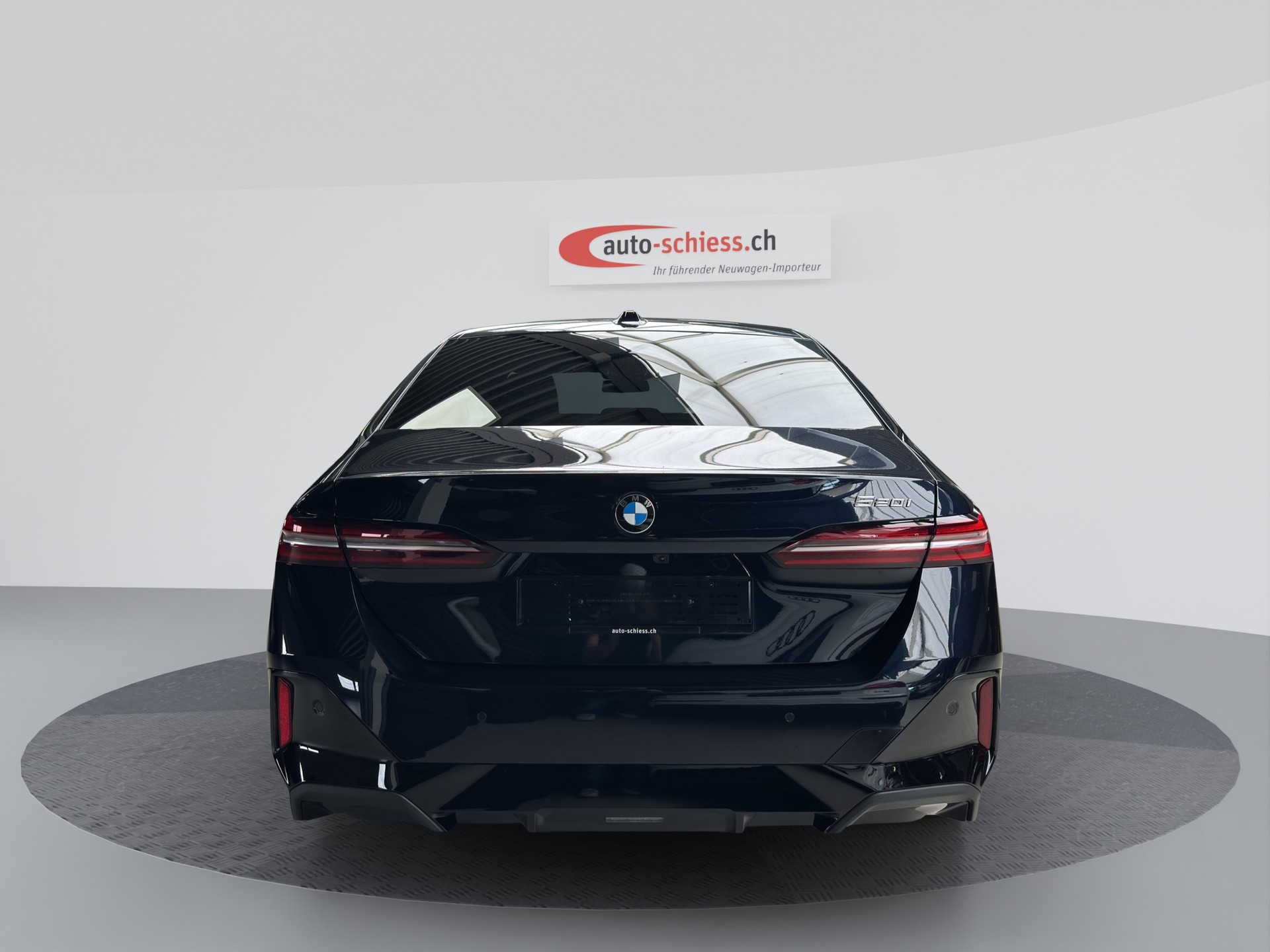 BMW 520i M Sport Steptronic-showroom-element-3