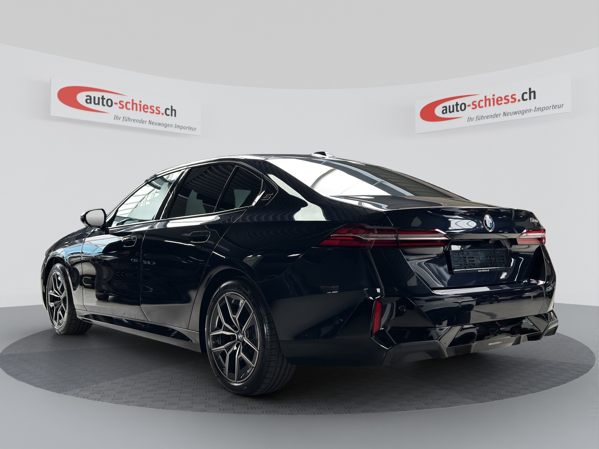 BMW 520i M Sport Steptronic-showroom-element-2