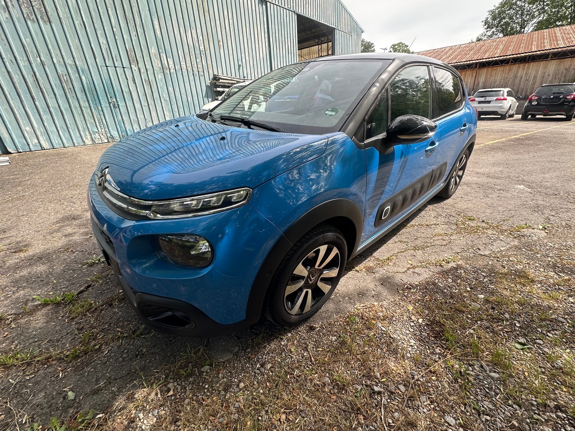 CITROEN C3 1.2i PureTech Shine-image-1