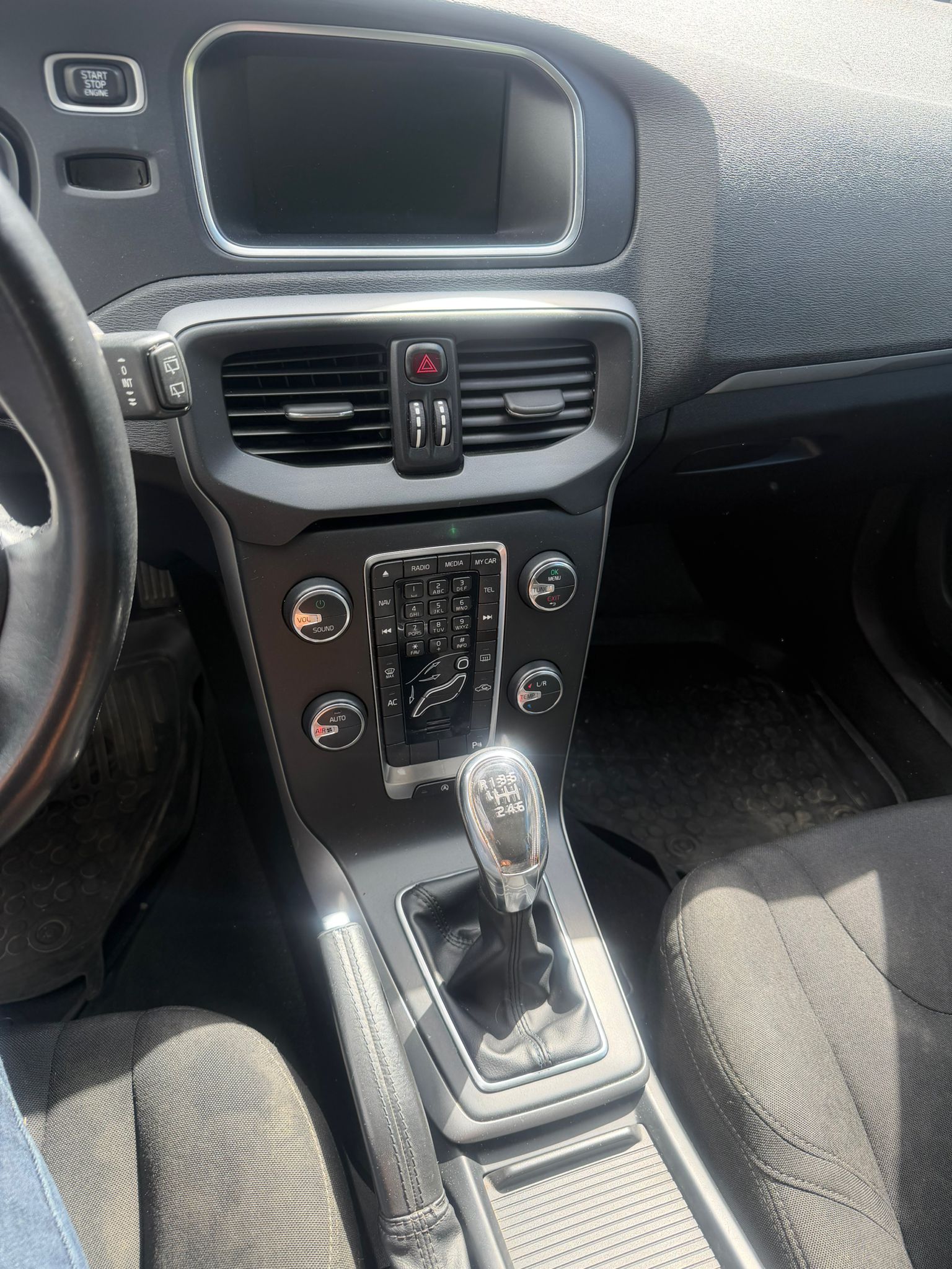 VOLVO V40 D2-image-5