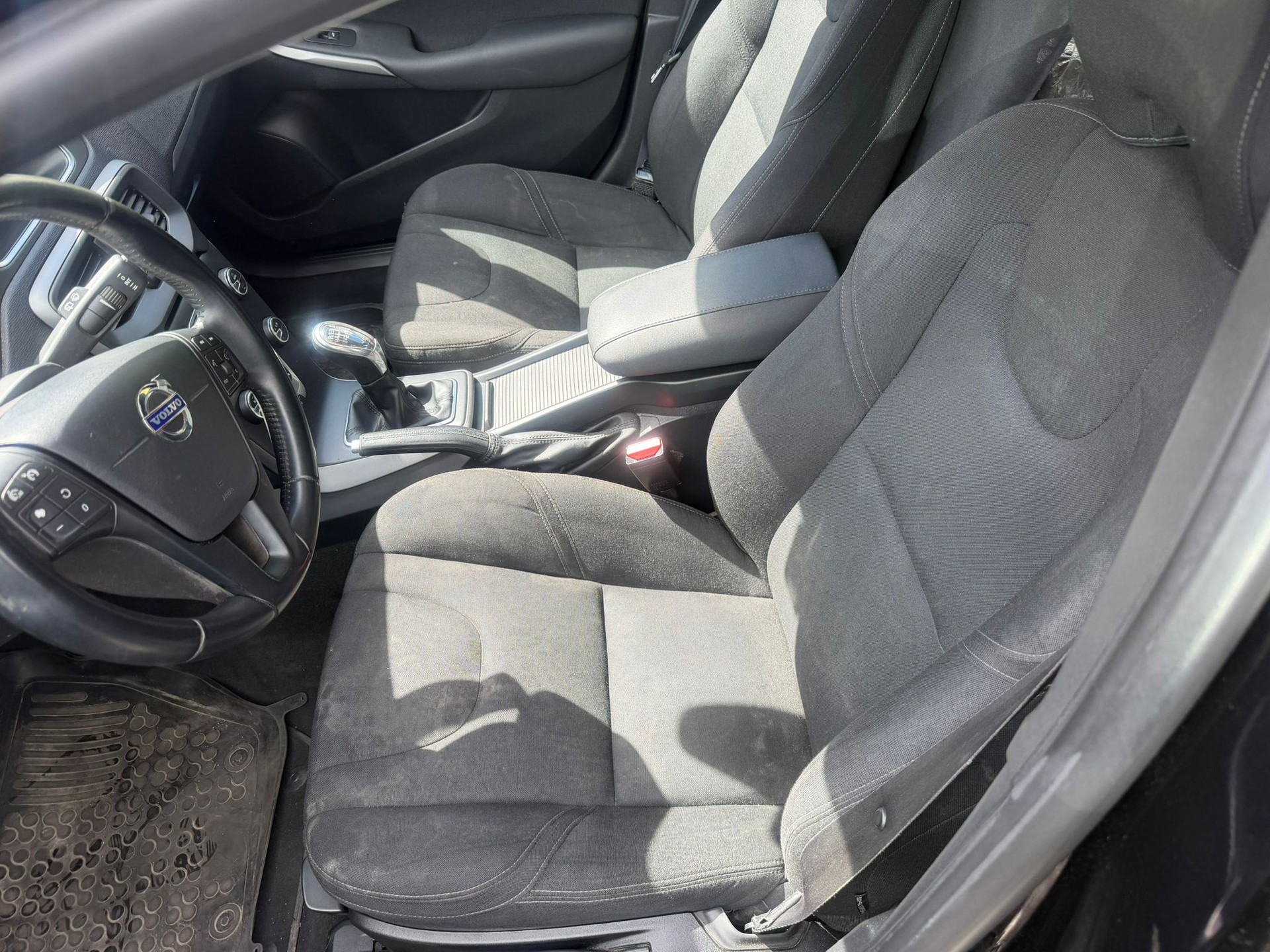 VOLVO V40 D2-image-4