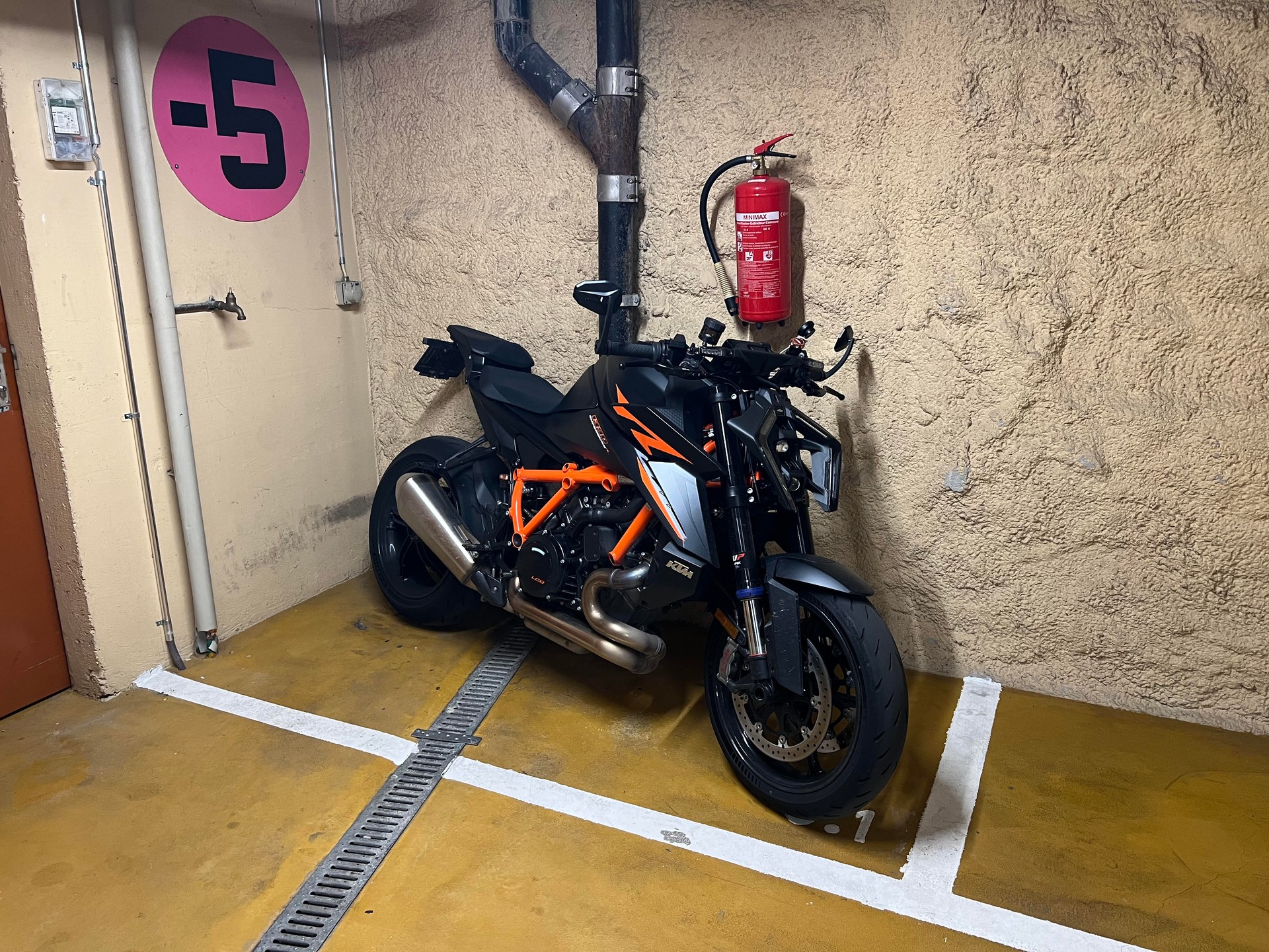KTM 1390 Super Duke R EVO-image-3
