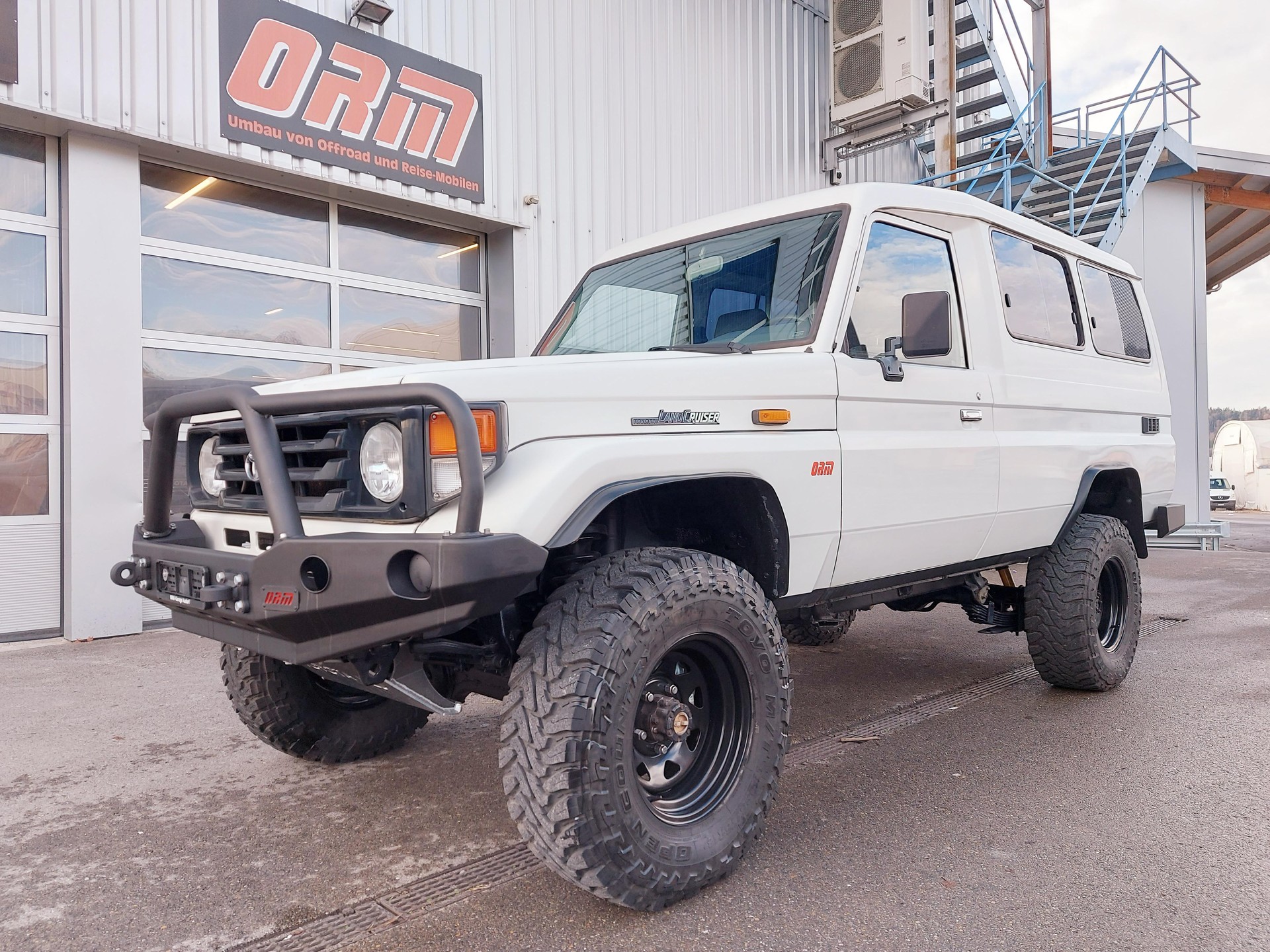 TOYOTA LandCruiser HZJ78