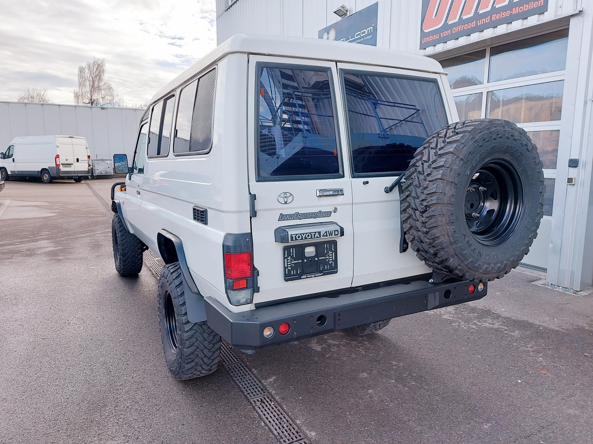 TOYOTA LandCruiser HZJ78-image-3