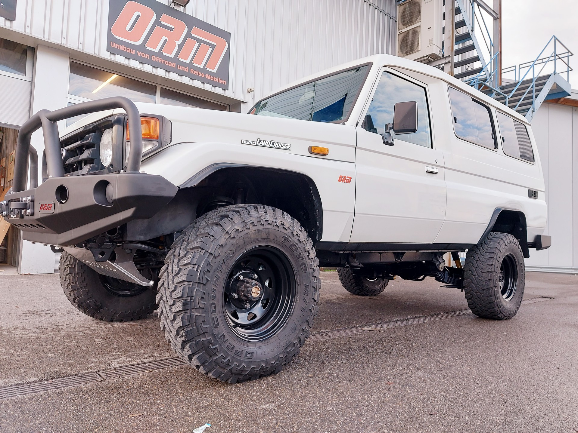 TOYOTA LandCruiser HZJ78-image-8