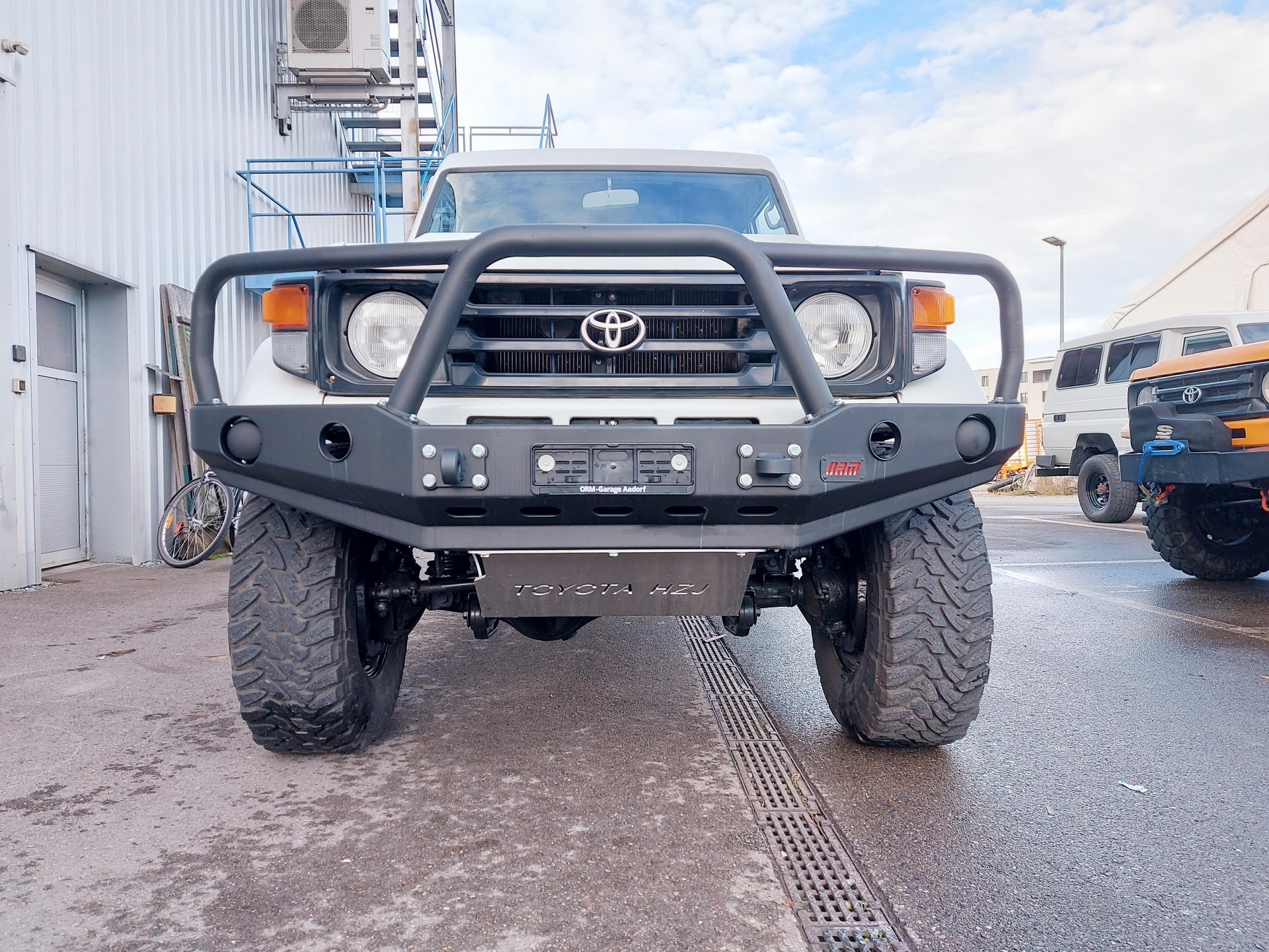 TOYOTA LandCruiser HZJ78-image-1