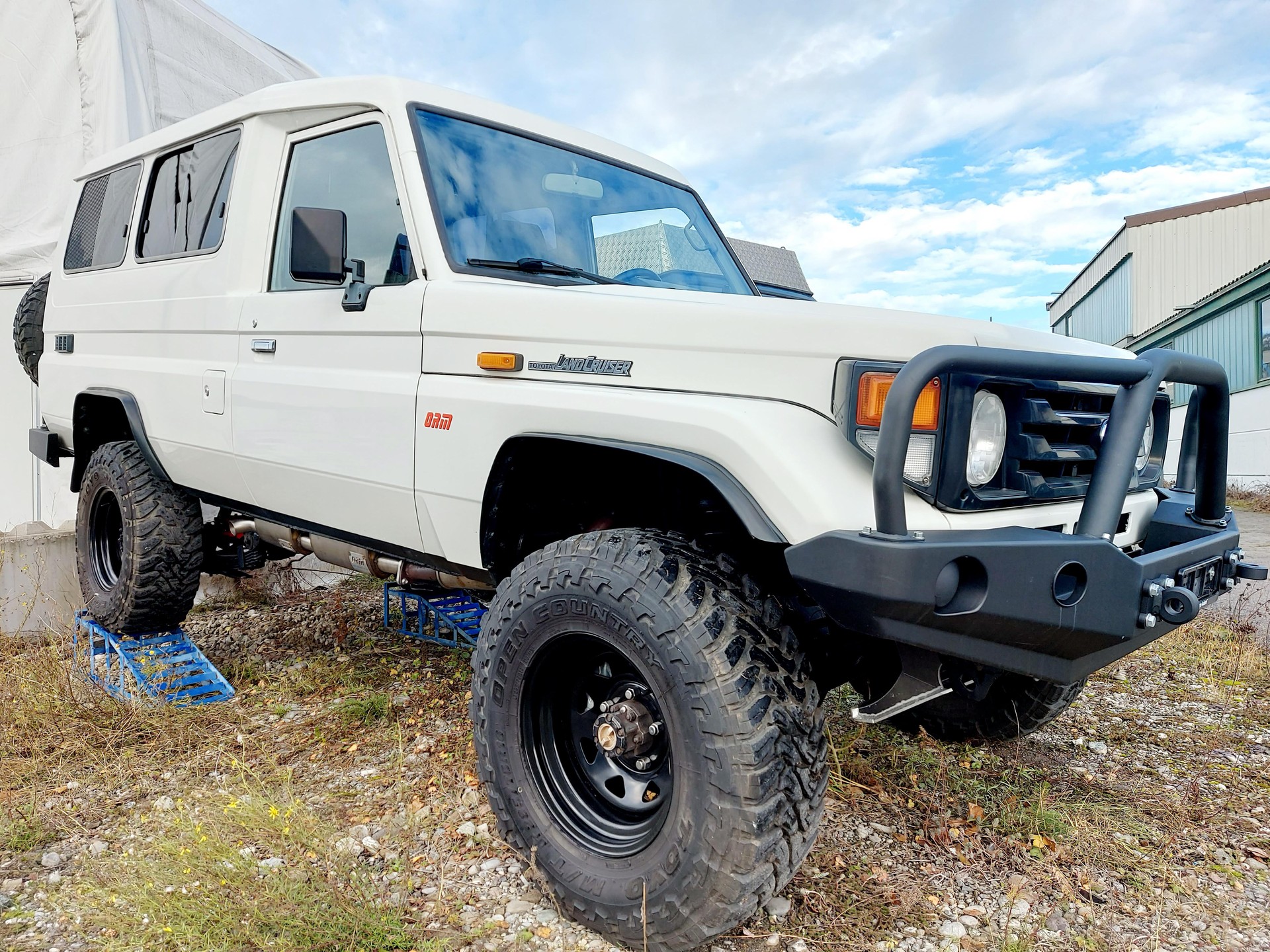 TOYOTA LandCruiser HZJ78-image-13