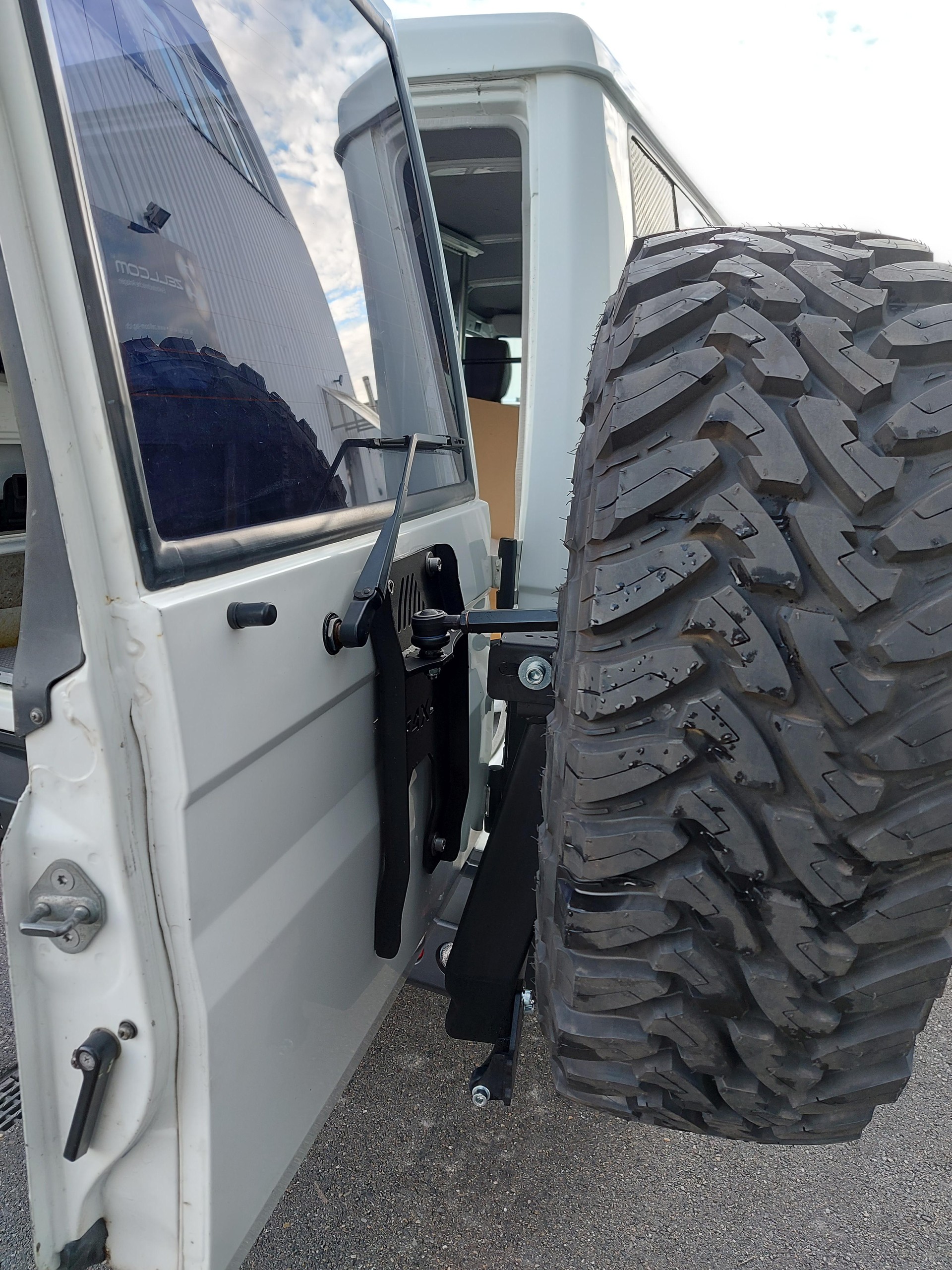TOYOTA LandCruiser HZJ78-image-10