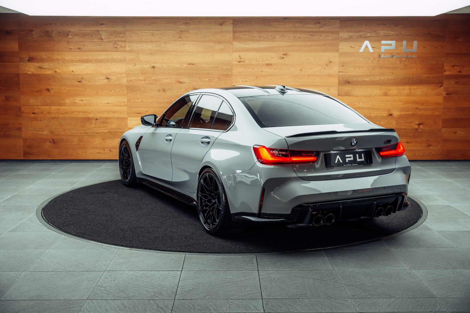 BMW M3 Competition xDrive-showroom-element-2