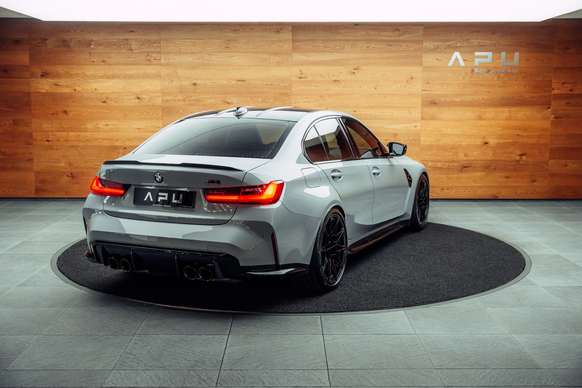 BMW M3 Competition xDrive-showroom-element-1