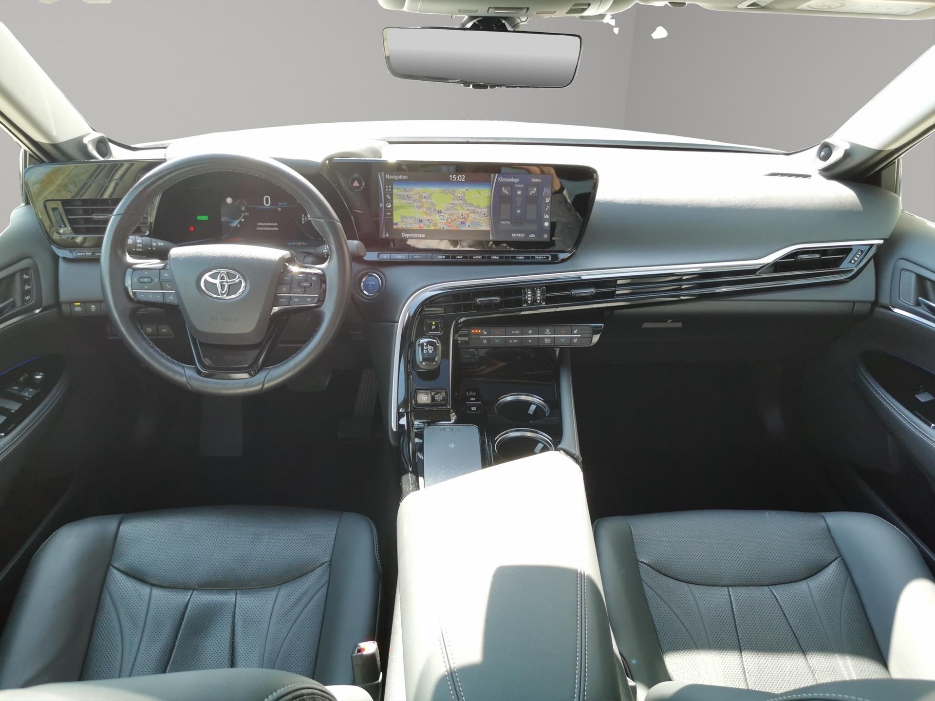 TOYOTA Mirai Fuel Cell Platinum-showroom-element-3