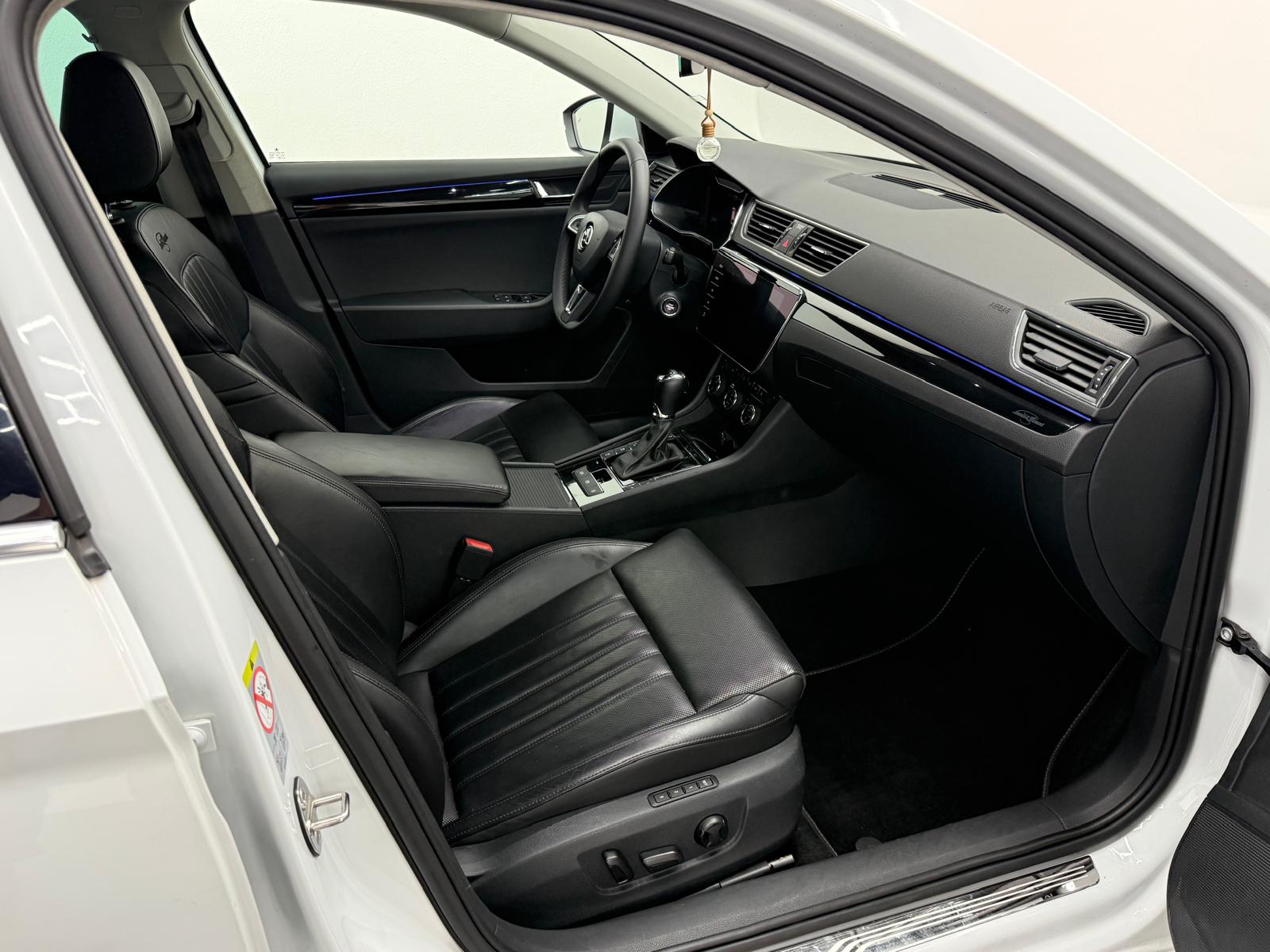 SKODA Superb Combi 2.0 TDi Laurin & Klement-image-10